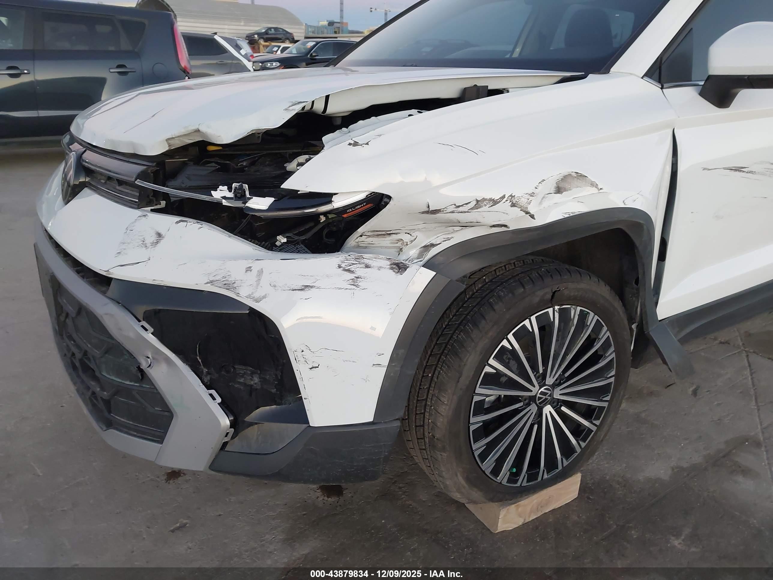 VOLKSWAGEN TAOS image 6