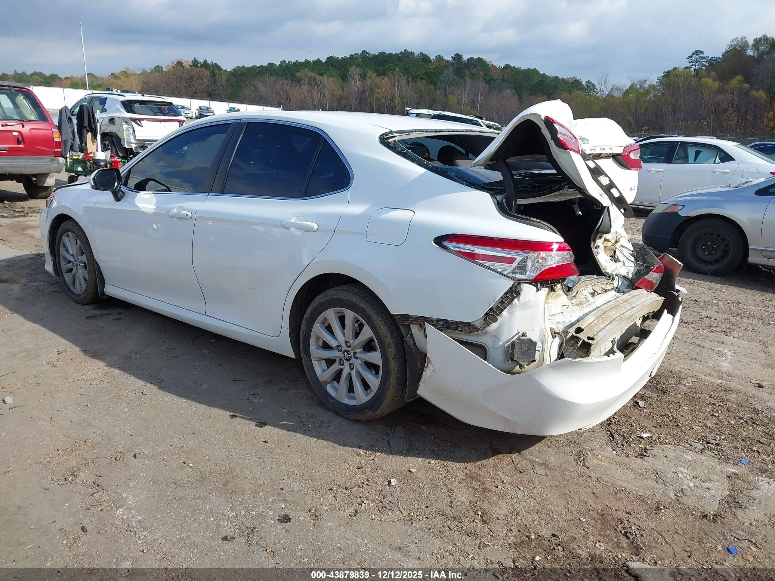TOYOTA CAMRY image 3