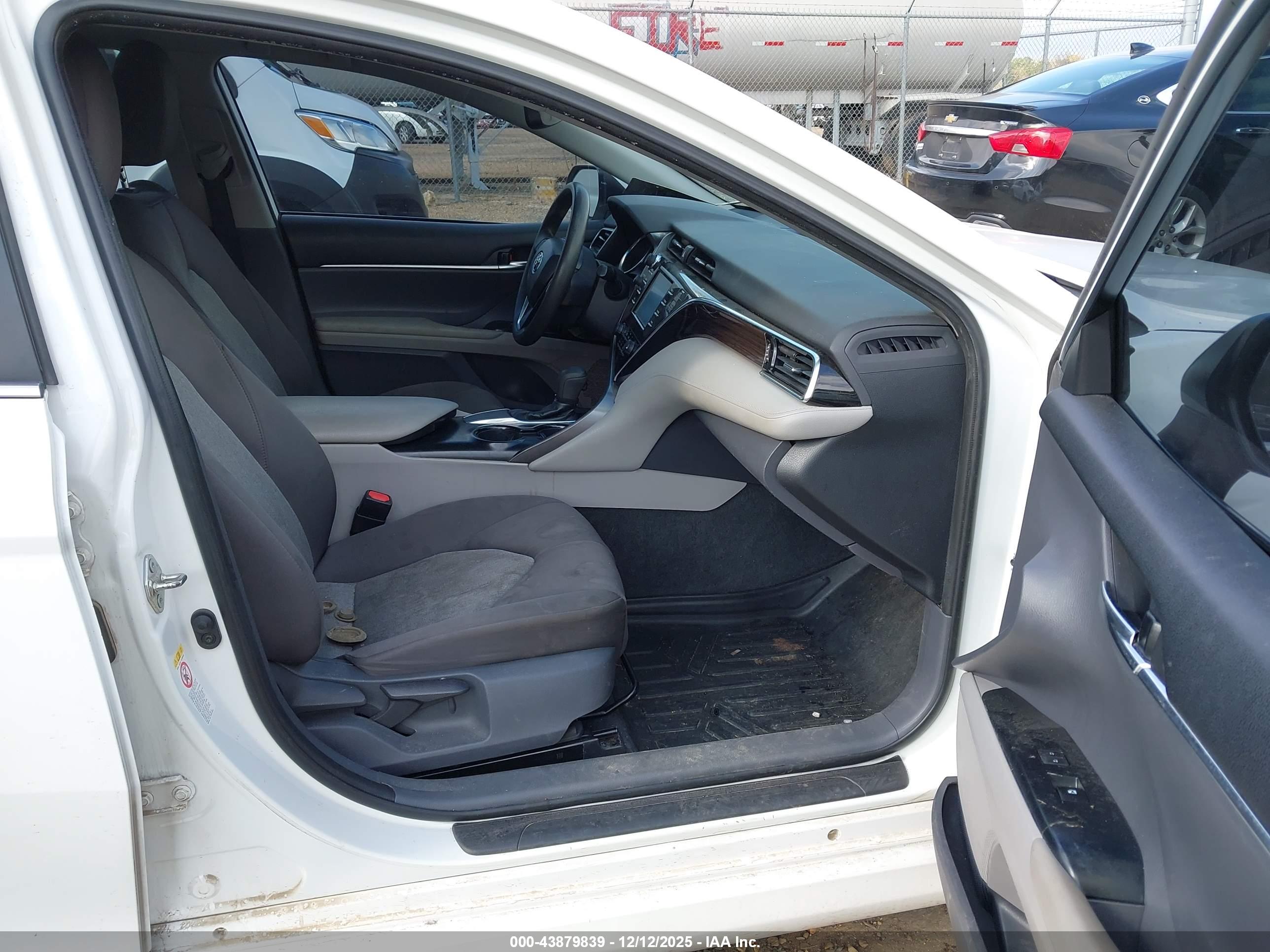 TOYOTA CAMRY image 5
