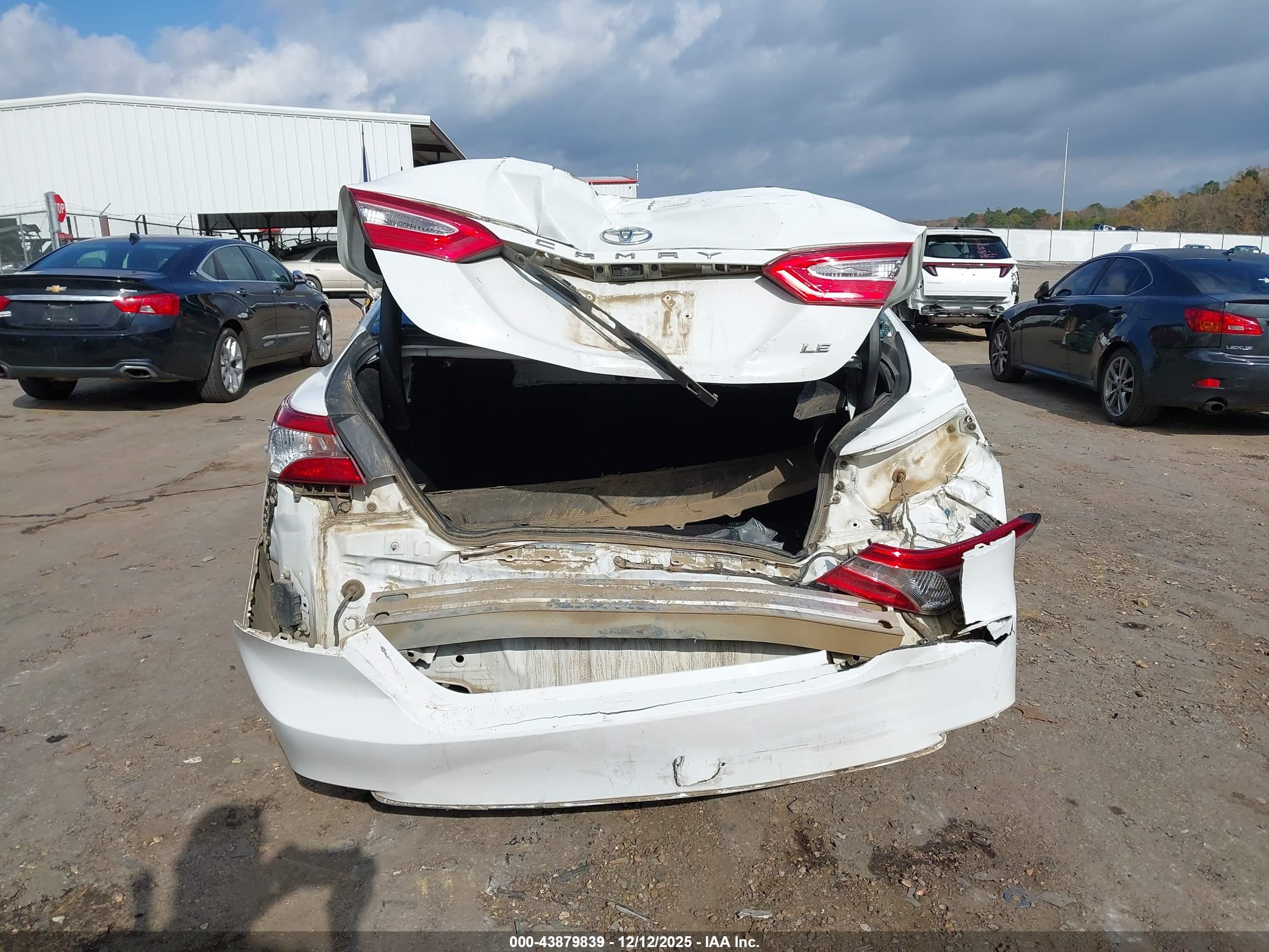TOYOTA CAMRY image 6