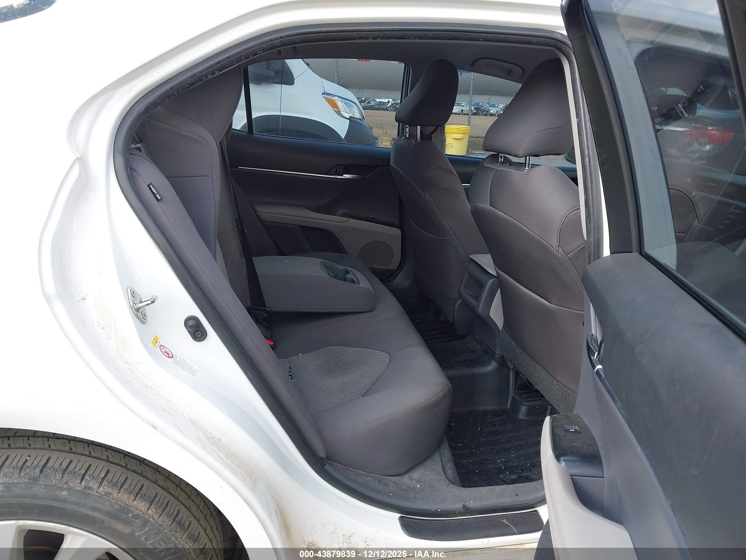 TOYOTA CAMRY image 8