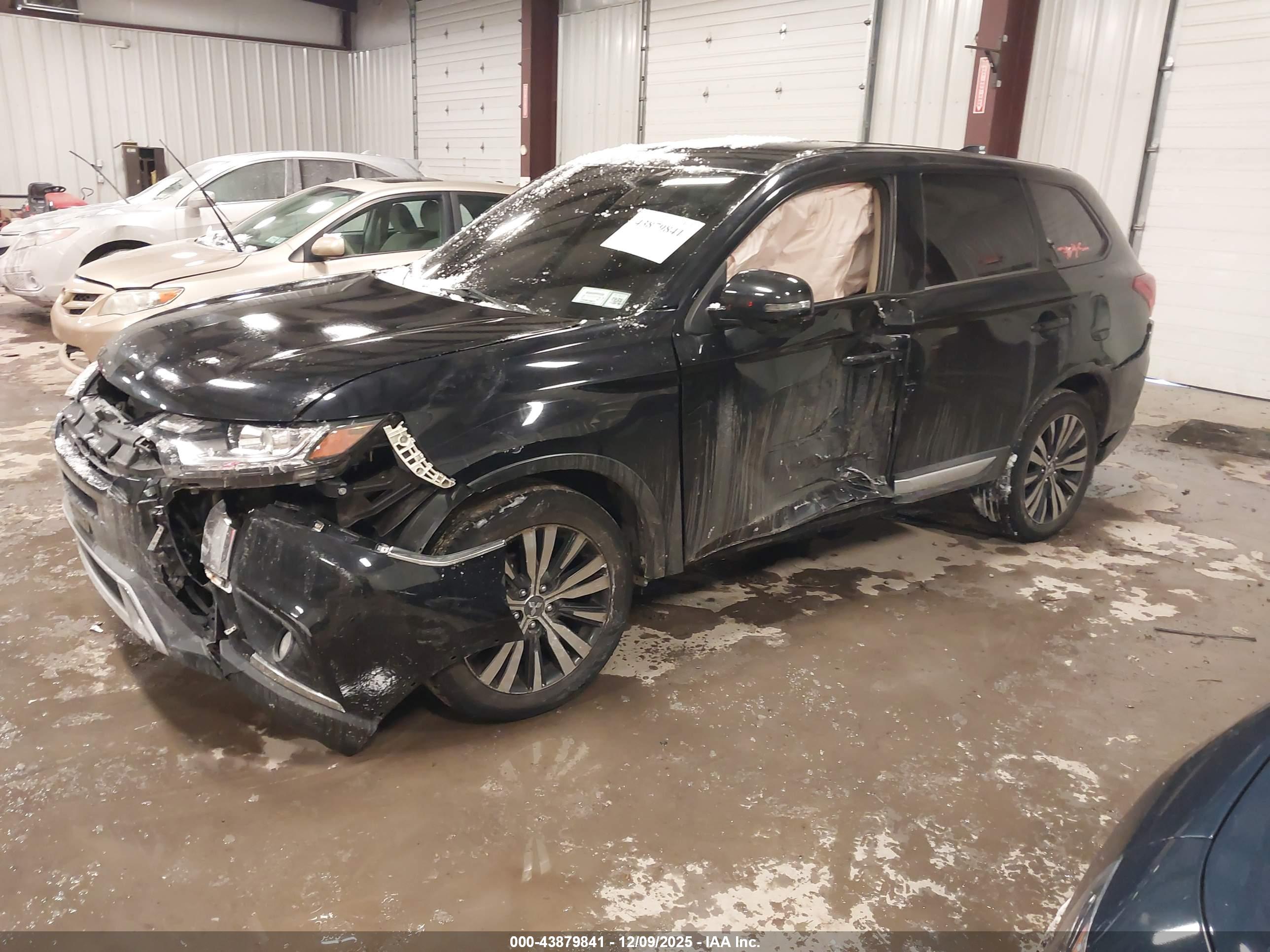 MITSUBISHI OUTLANDER image 2
