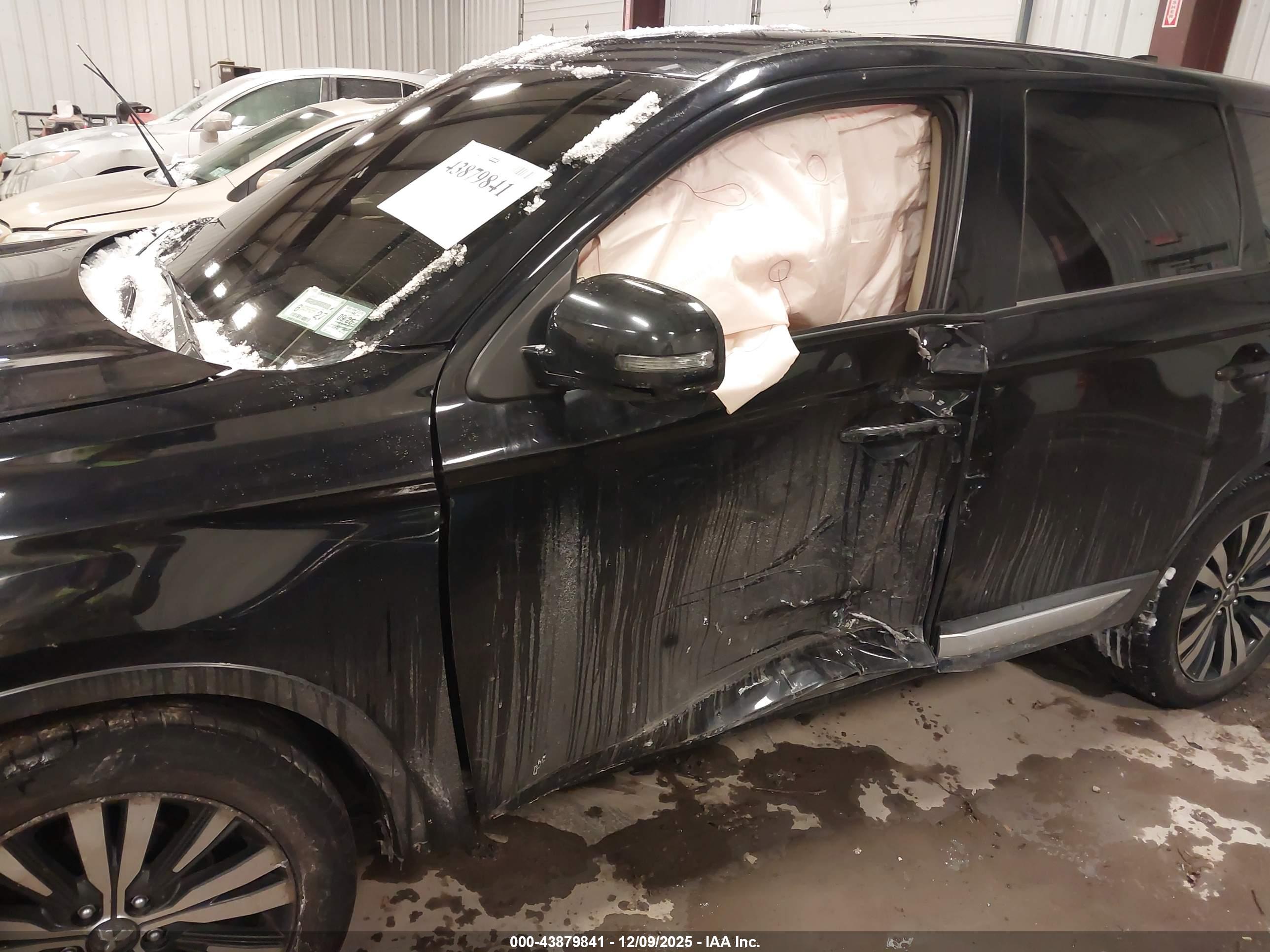 MITSUBISHI OUTLANDER image 6