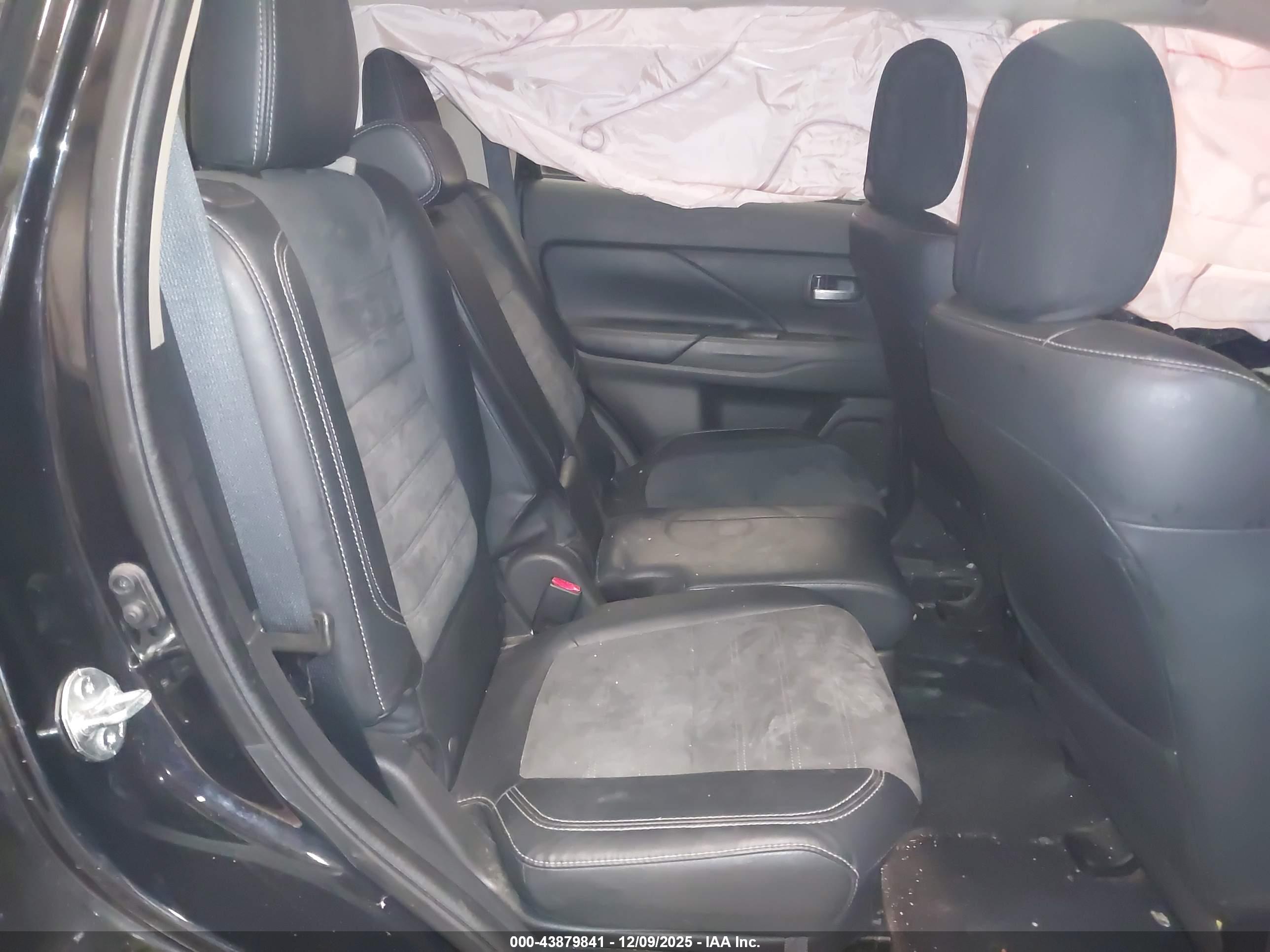 MITSUBISHI OUTLANDER image 8