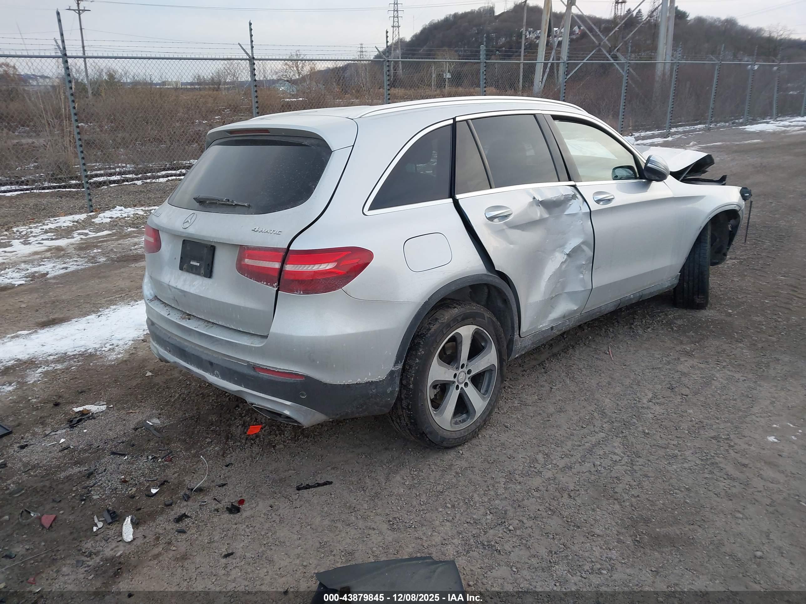 MERCEDES-BENZ GLC image 4