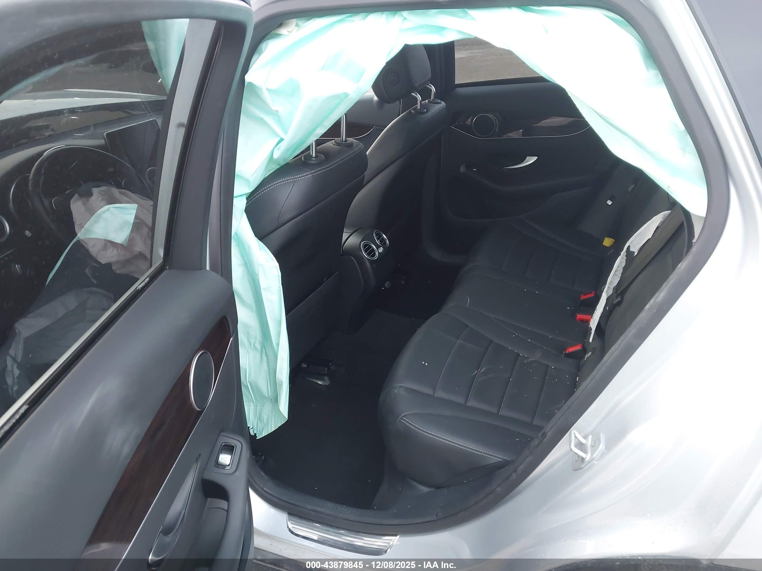 MERCEDES-BENZ GLC image 8