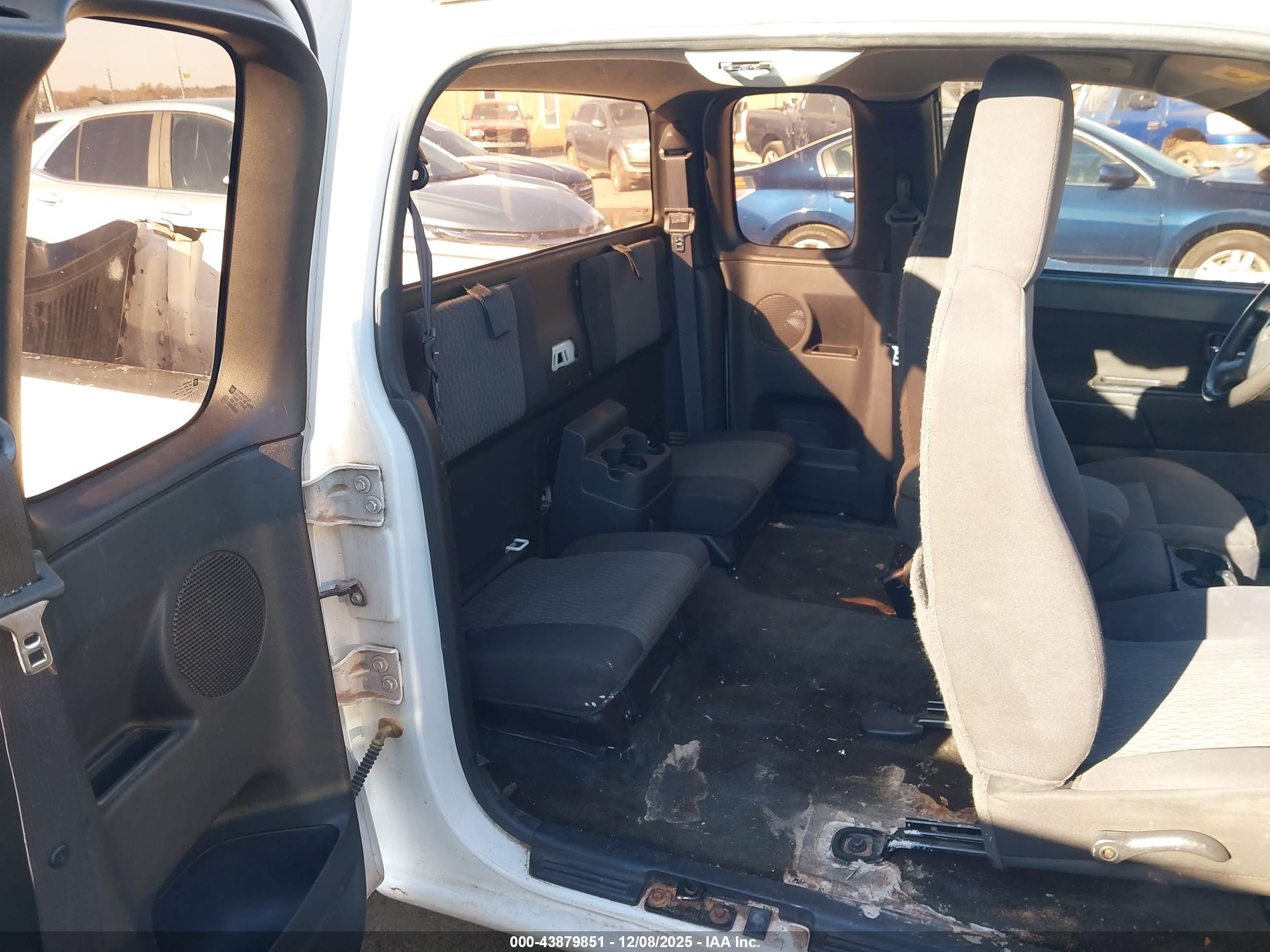 CHEVROLET COLORADO image 8
