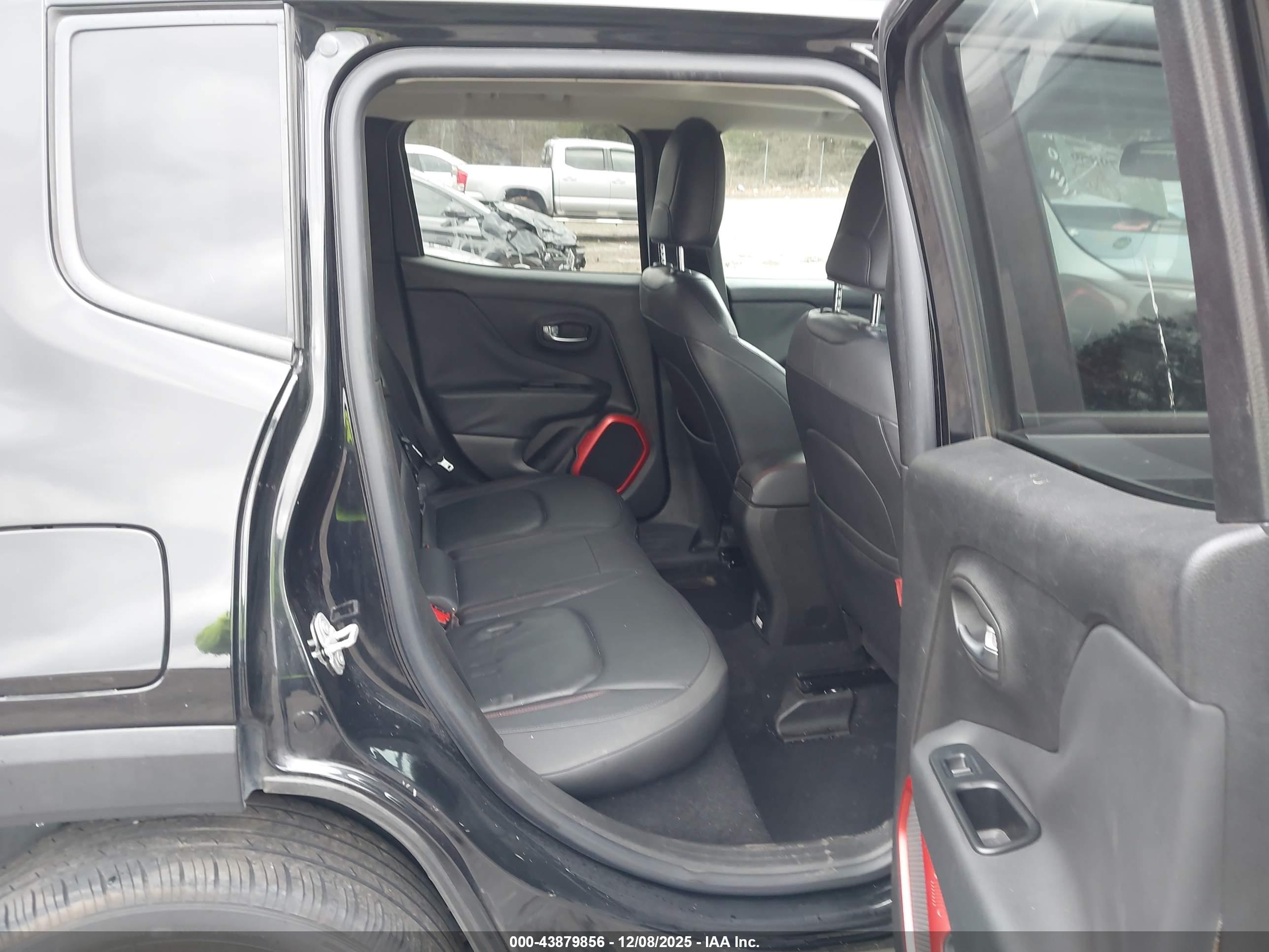 JEEP RENEGADE image 8