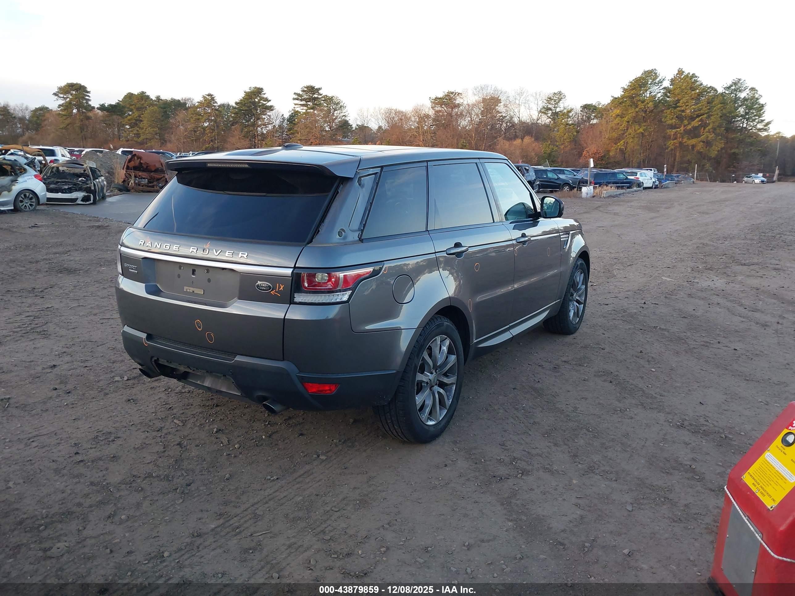 LAND ROVER image 4