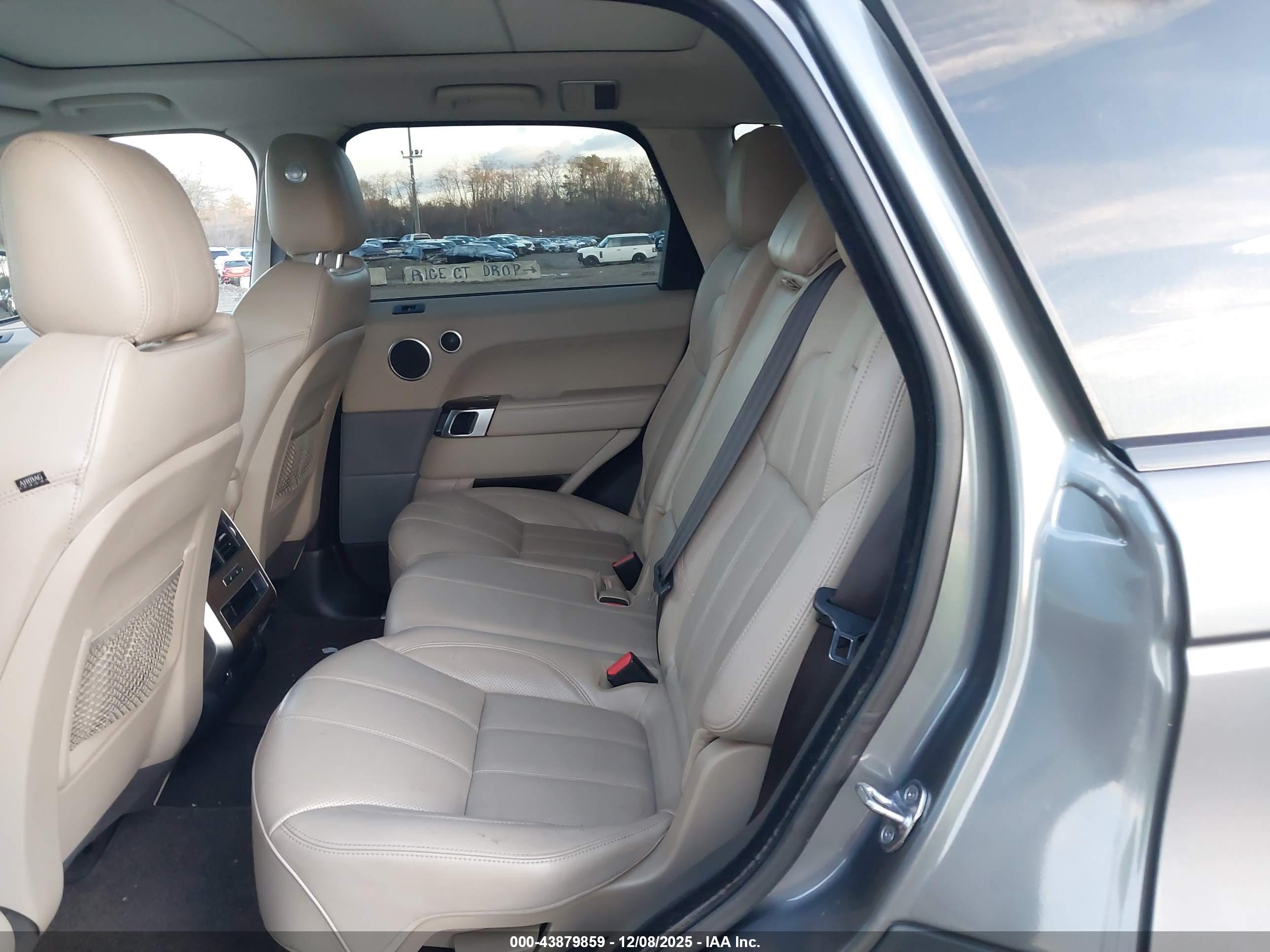 LAND ROVER image 8