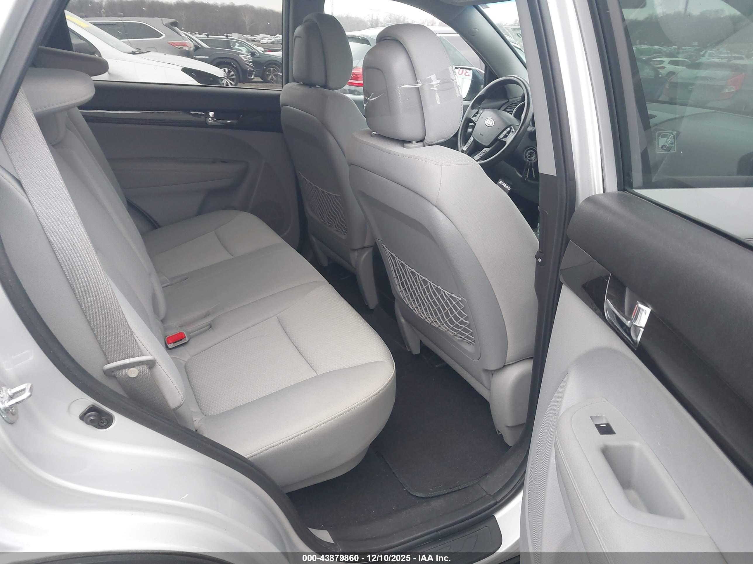 KIA SORENTO image 8