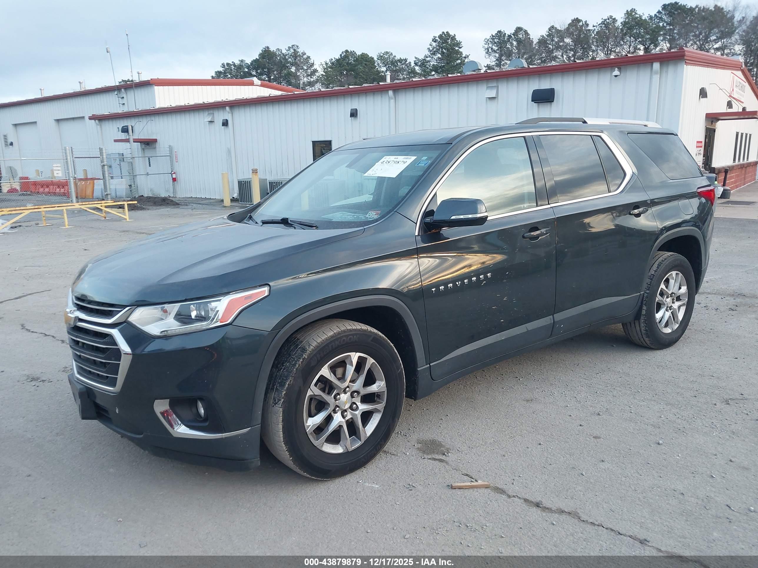 CHEVROLET TRAVERSE image 2