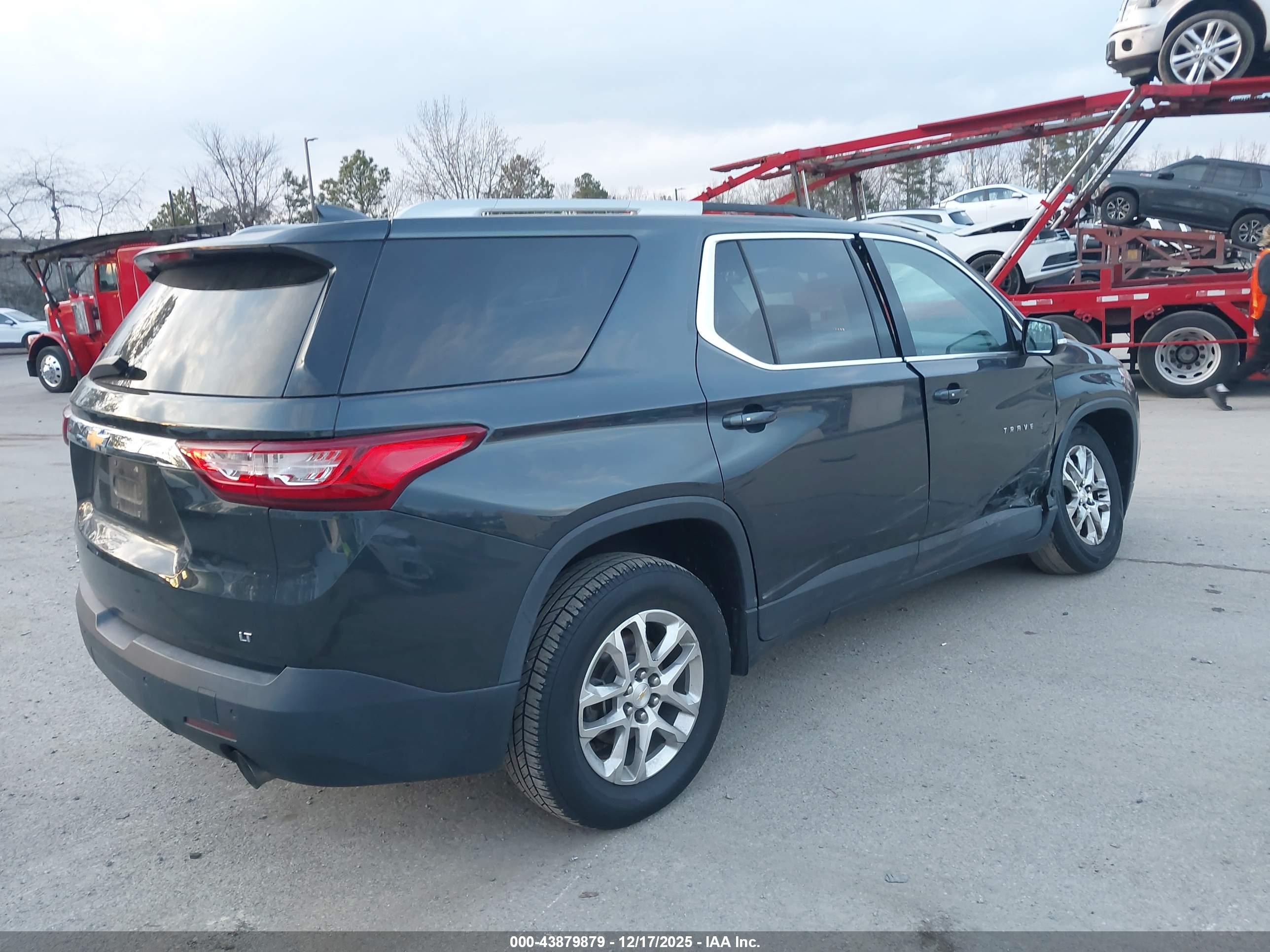 CHEVROLET TRAVERSE image 4