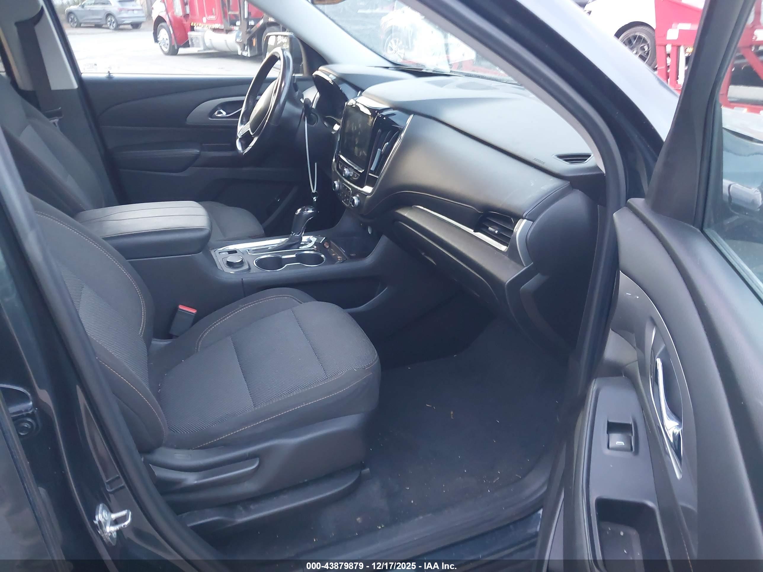 CHEVROLET TRAVERSE image 5