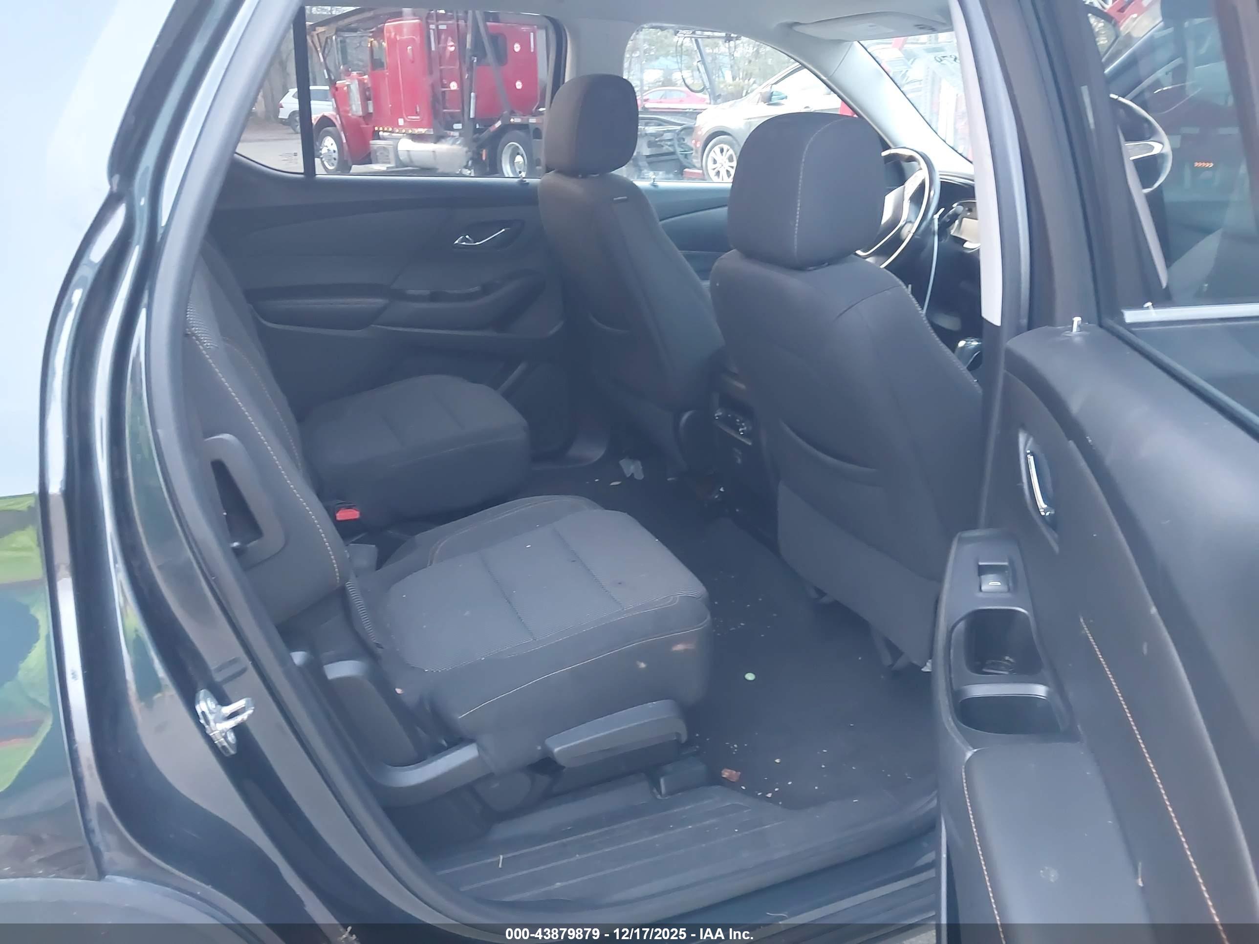 CHEVROLET TRAVERSE image 8