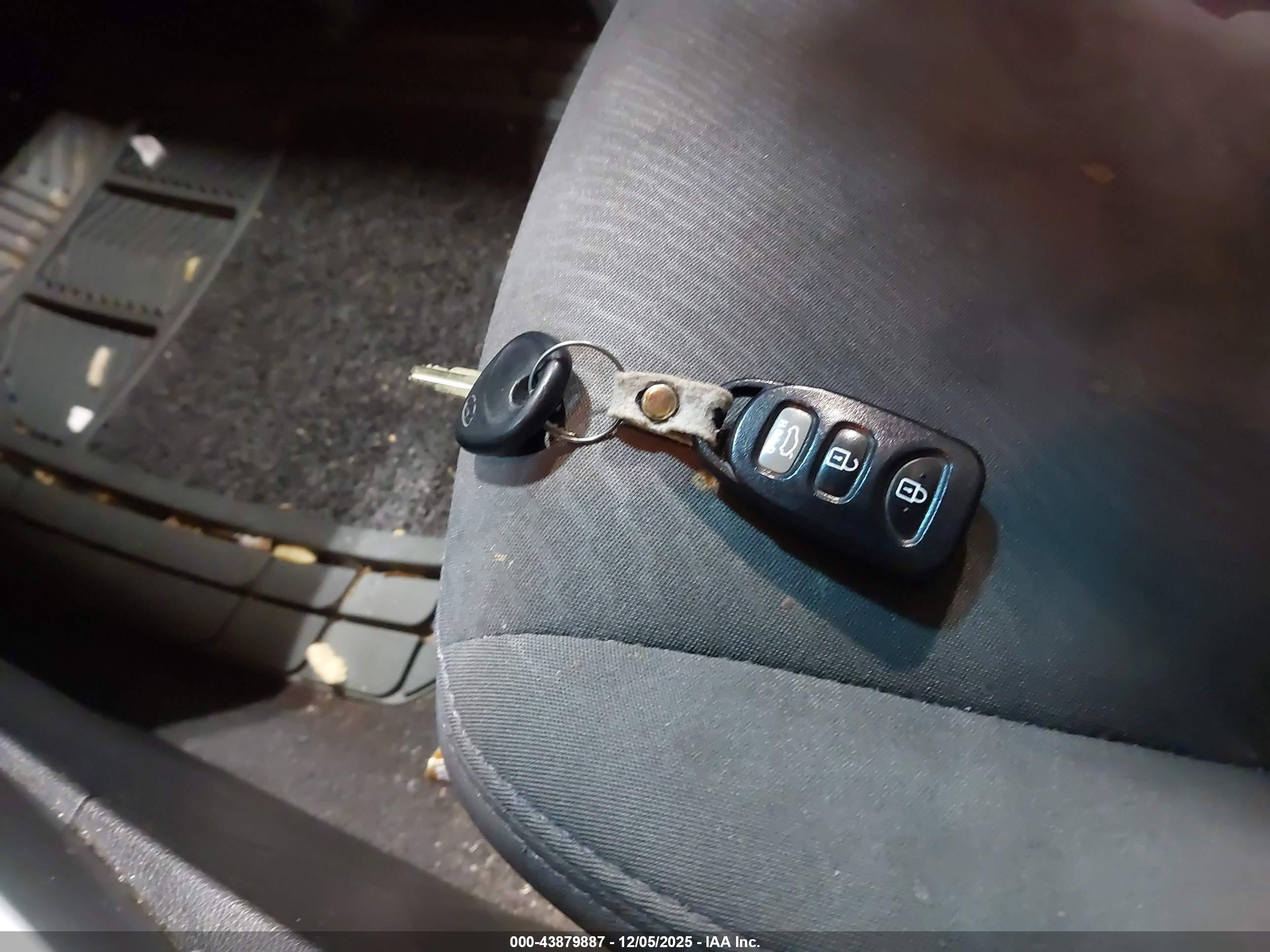 HYUNDAI ELANTRA image 11