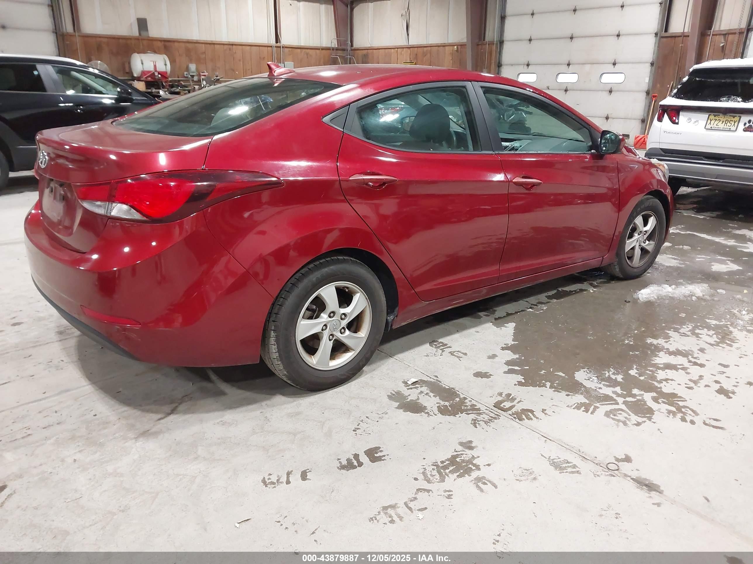 HYUNDAI ELANTRA image 4