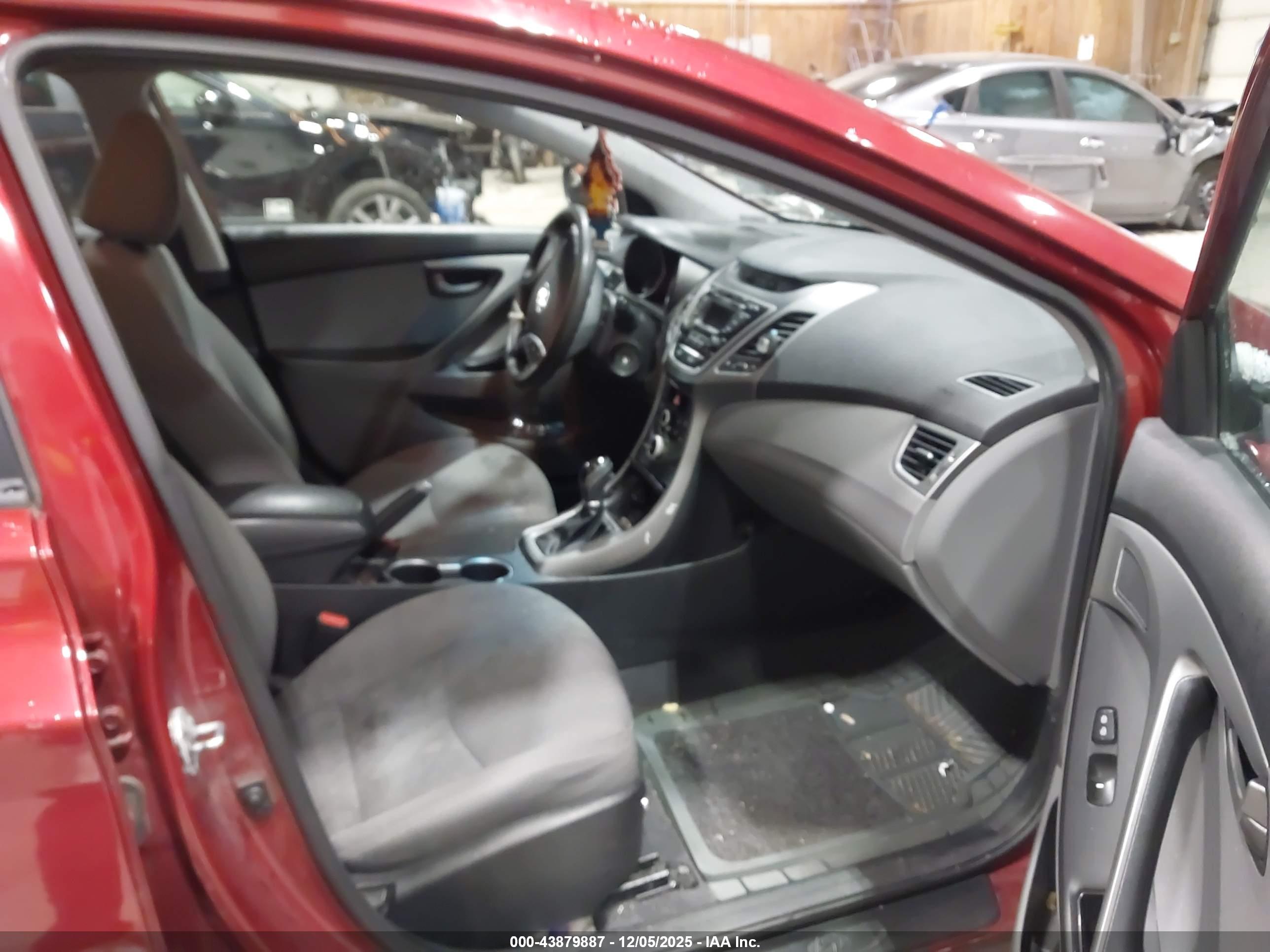HYUNDAI ELANTRA image 5