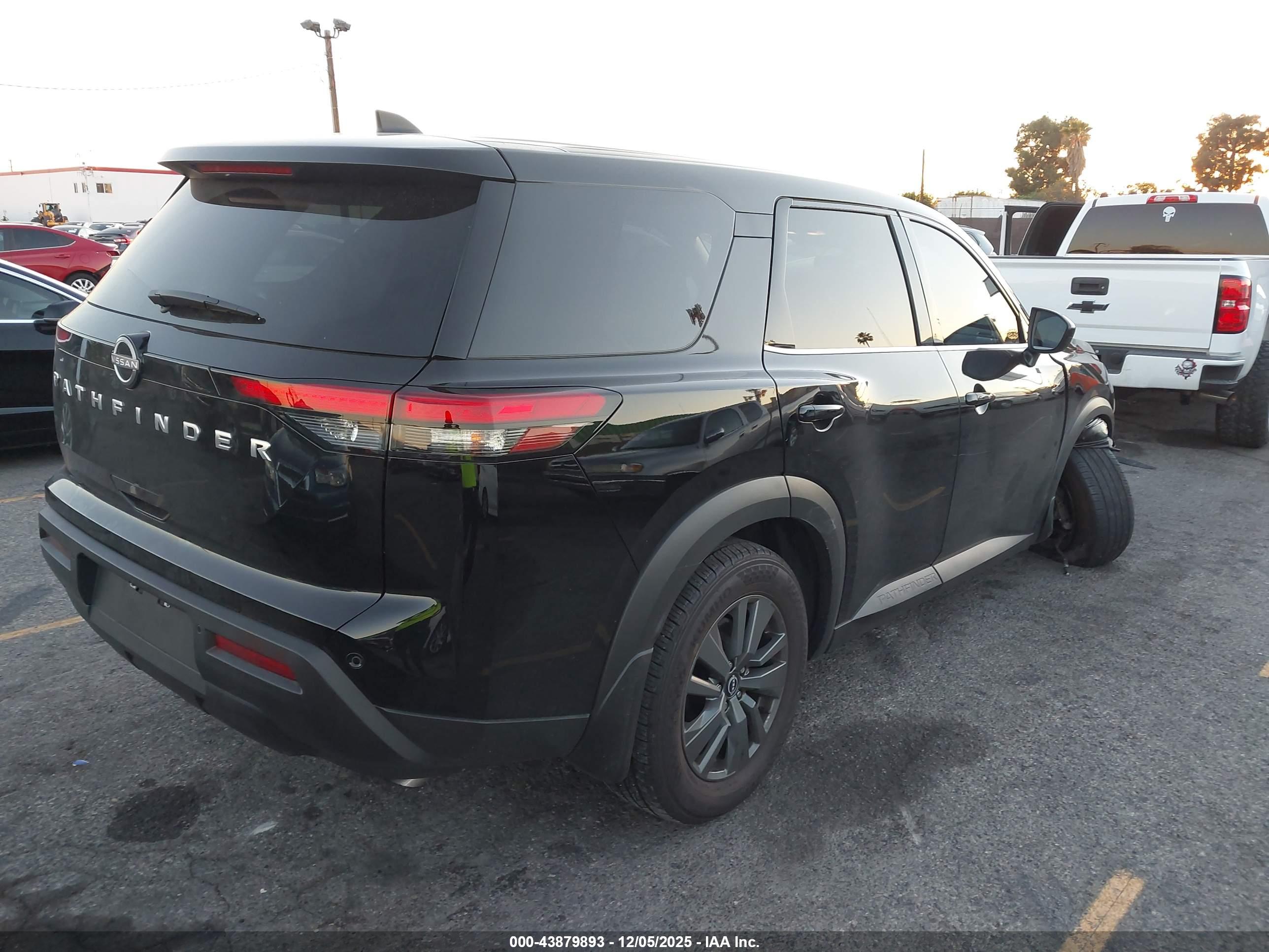 NISSAN PATHFINDER image 4