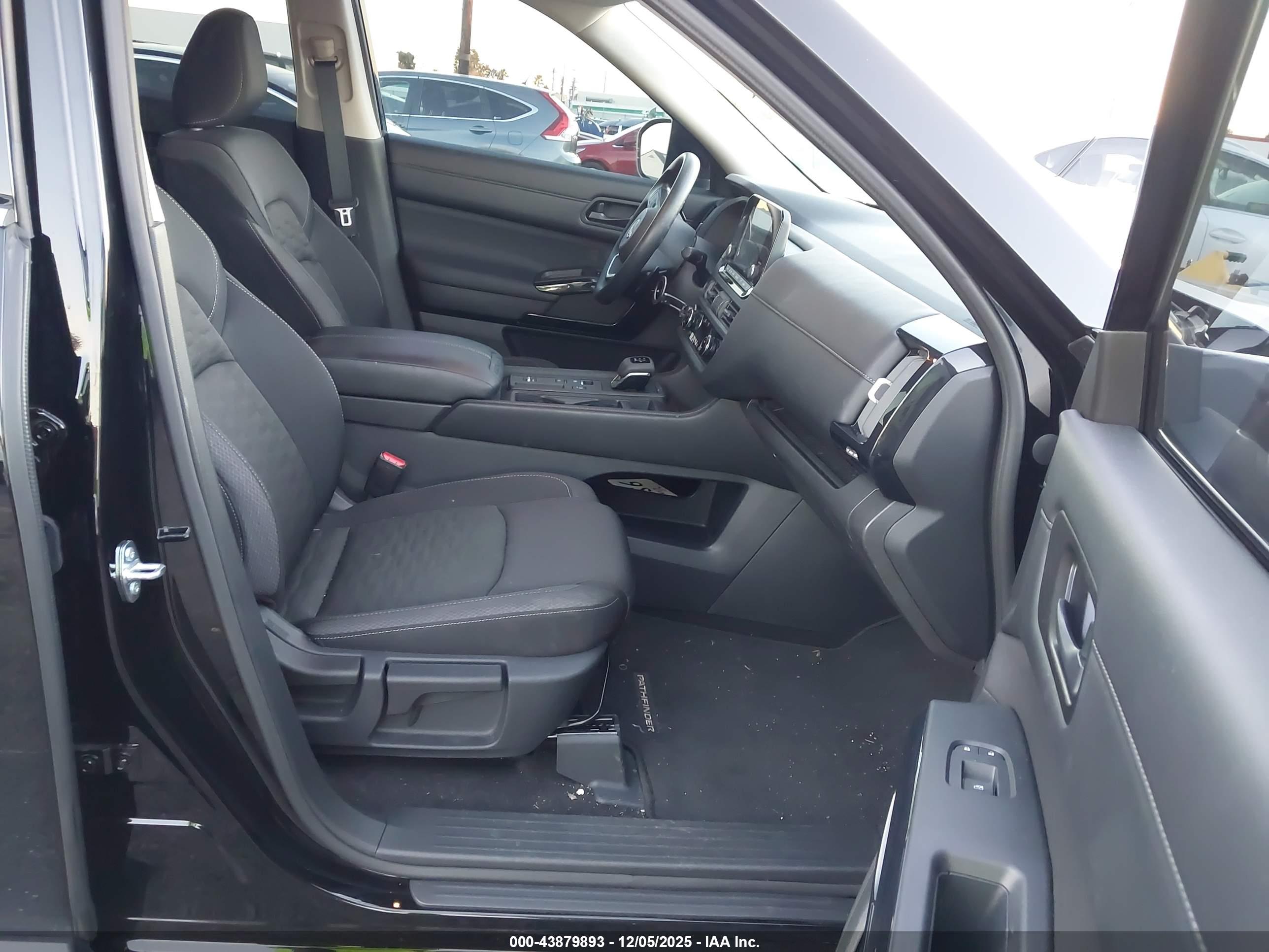 NISSAN PATHFINDER image 5