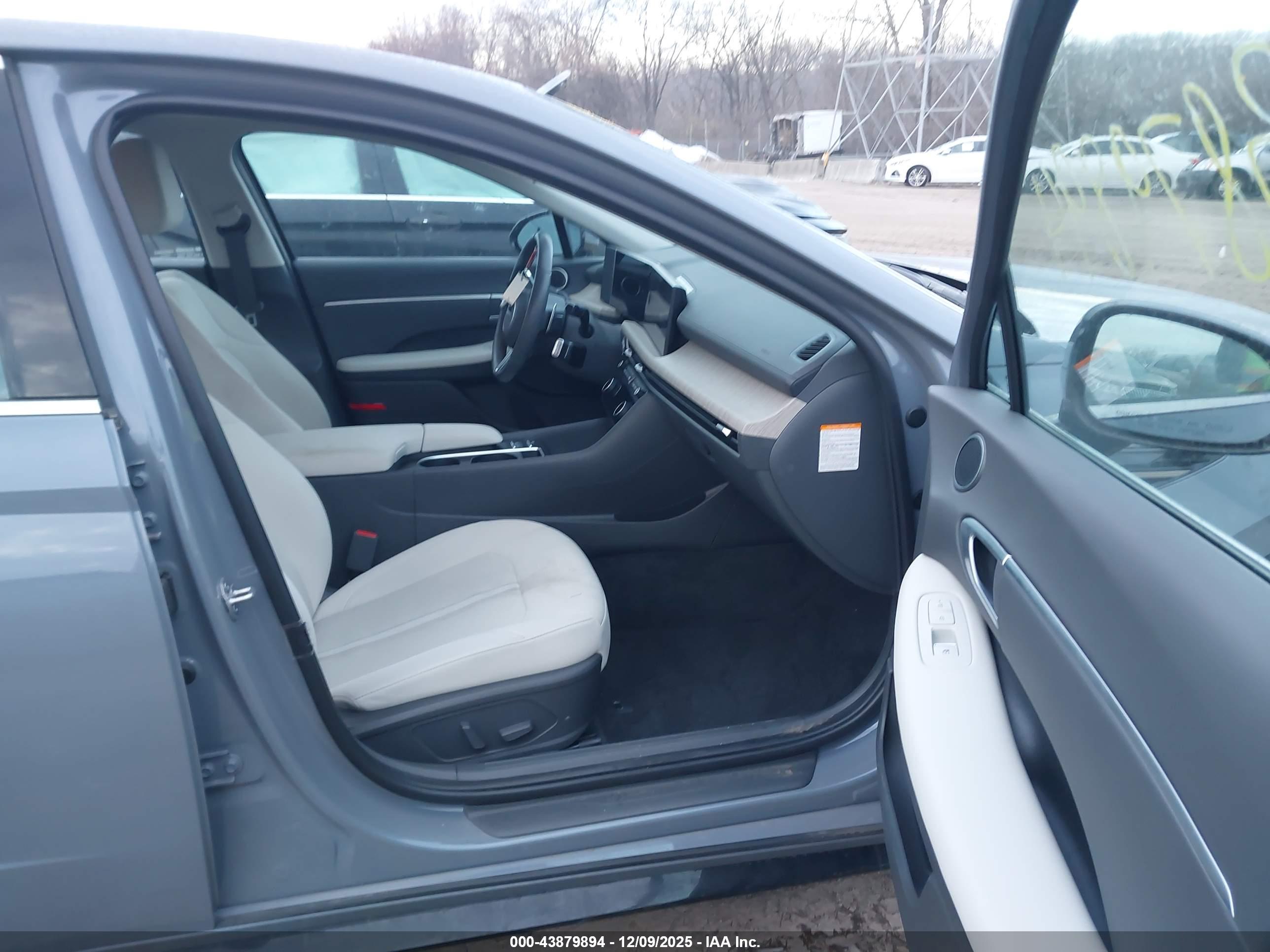 HYUNDAI SONATA image 5