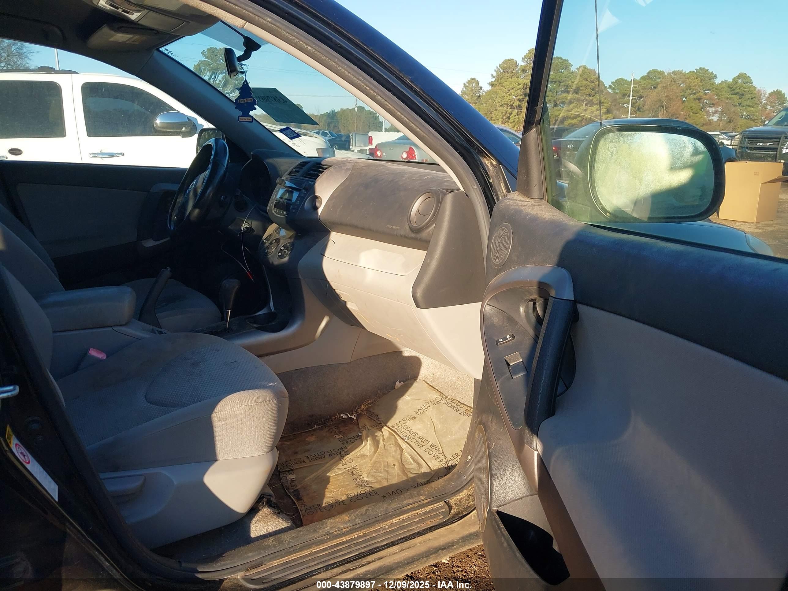 TOYOTA RAV4 image 5