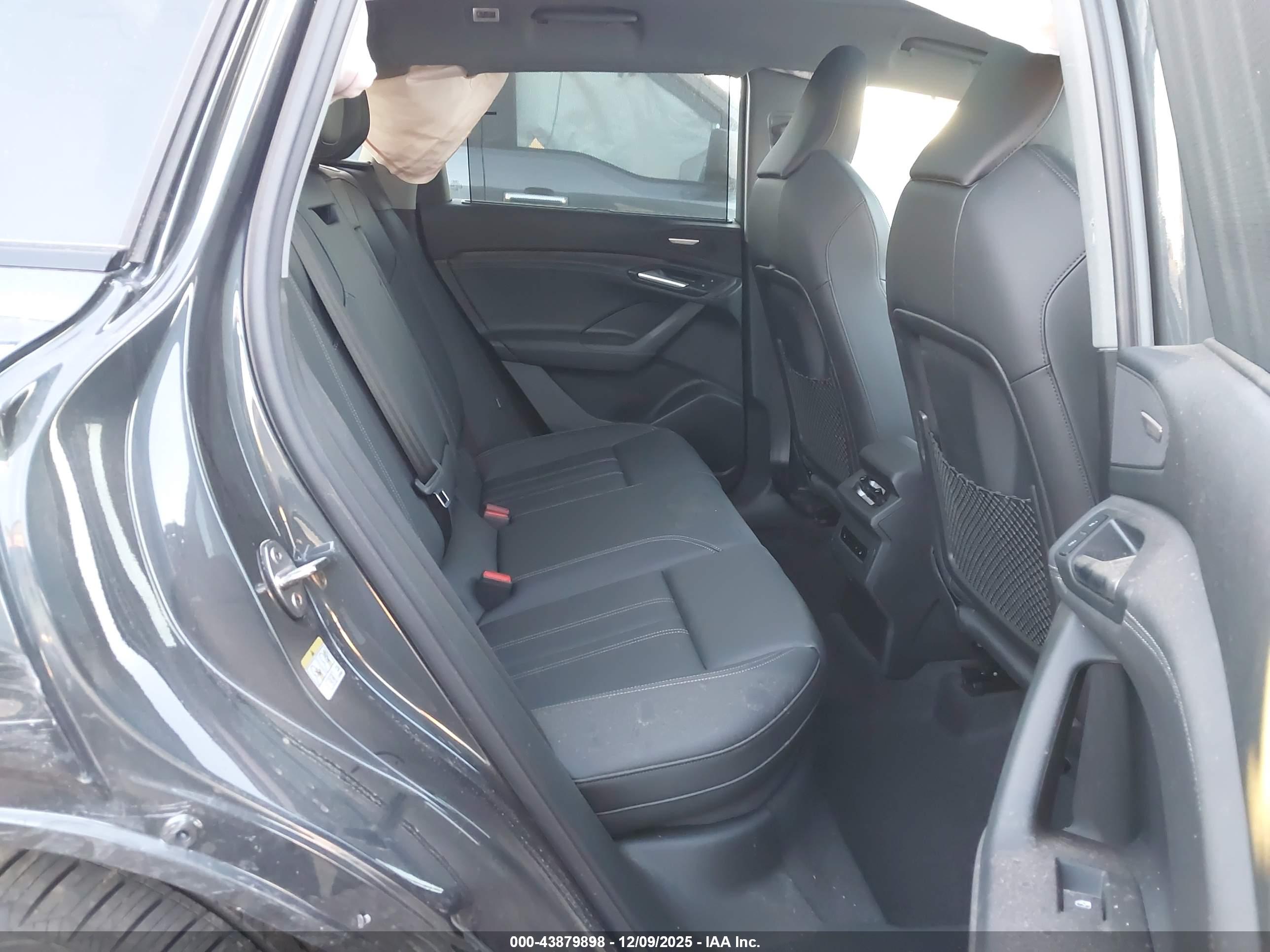 AUDI Q6 image 8