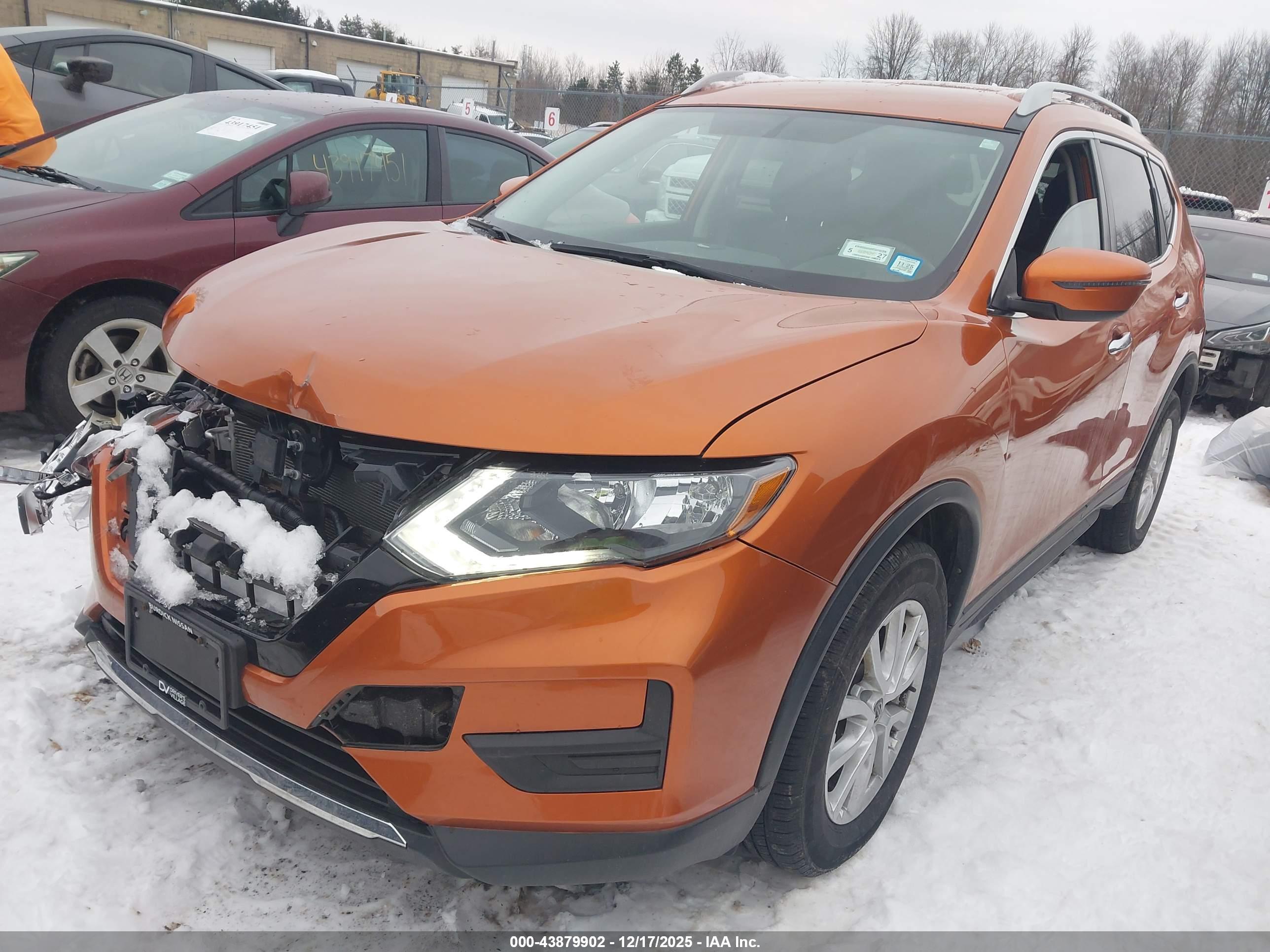 NISSAN ROGUE image 2