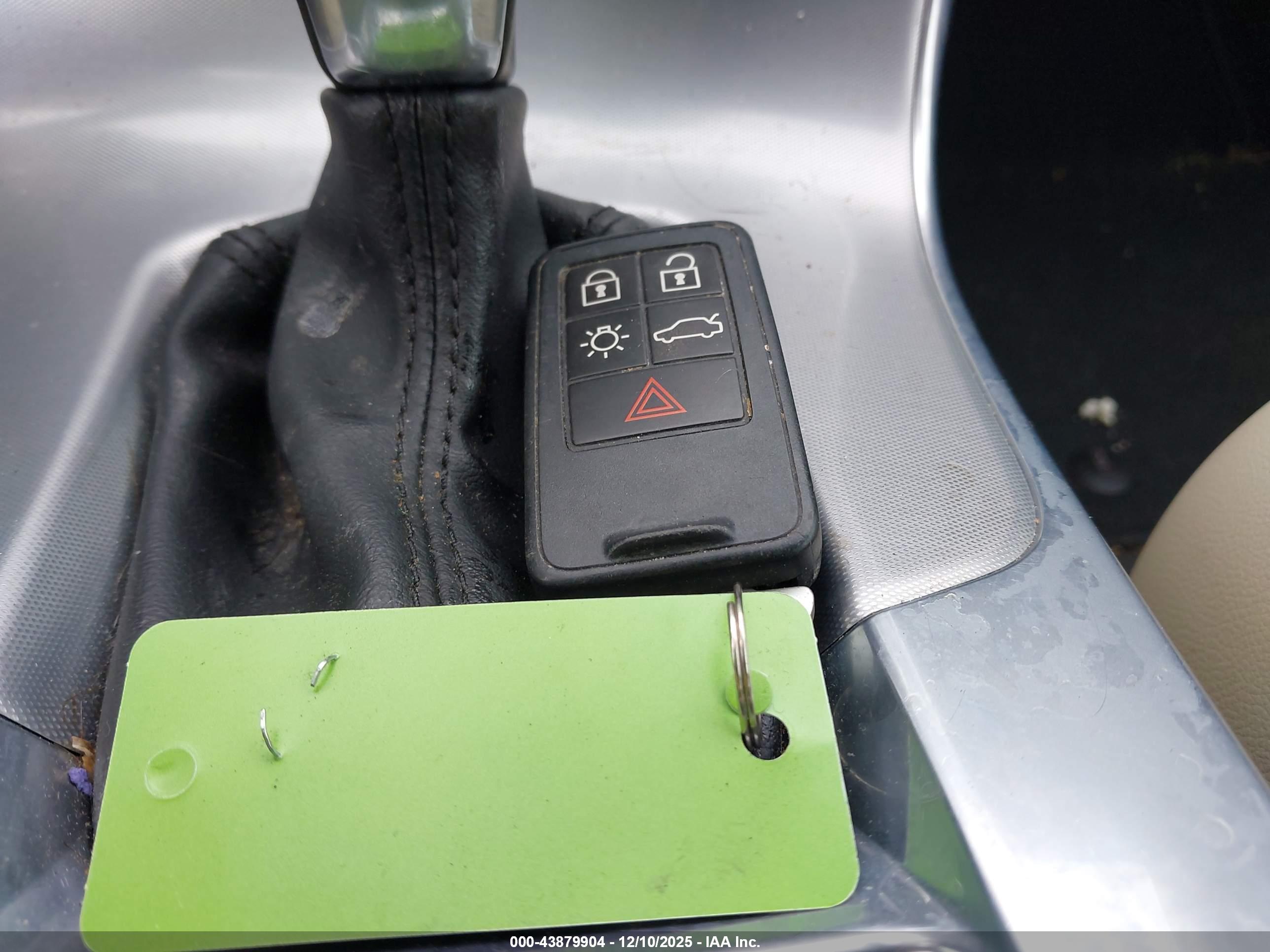 VOLVO S60 image 11