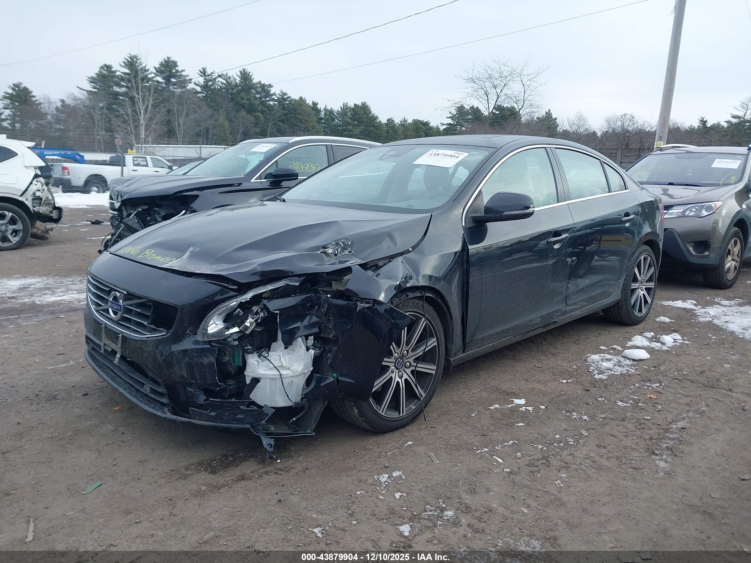 VOLVO S60 image 2