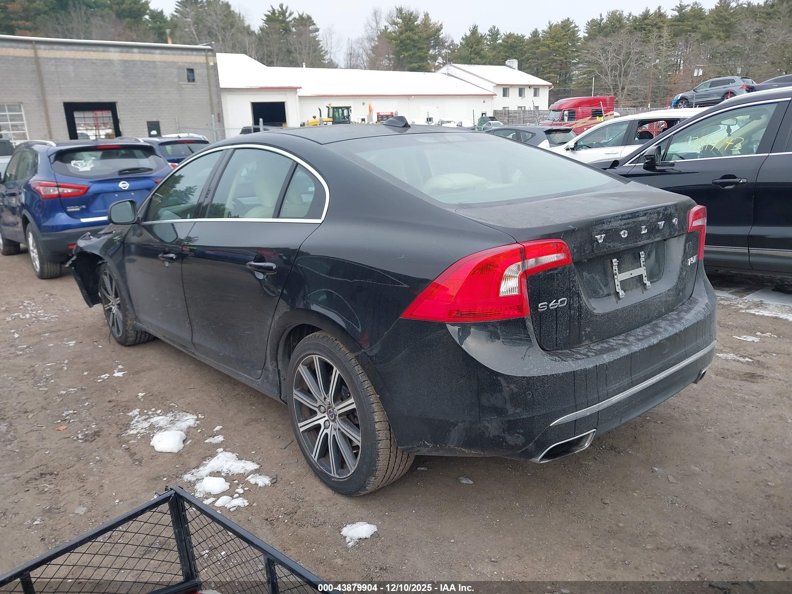 VOLVO S60 image 3