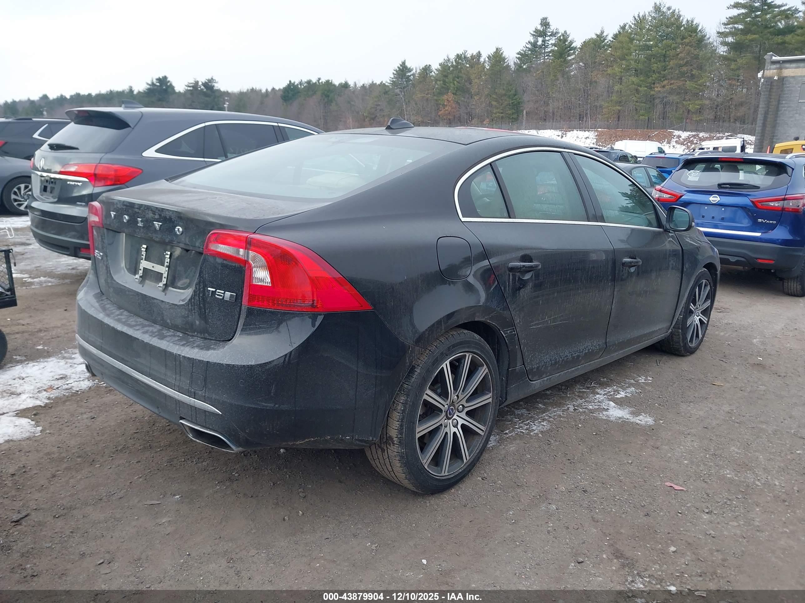 VOLVO S60 image 4
