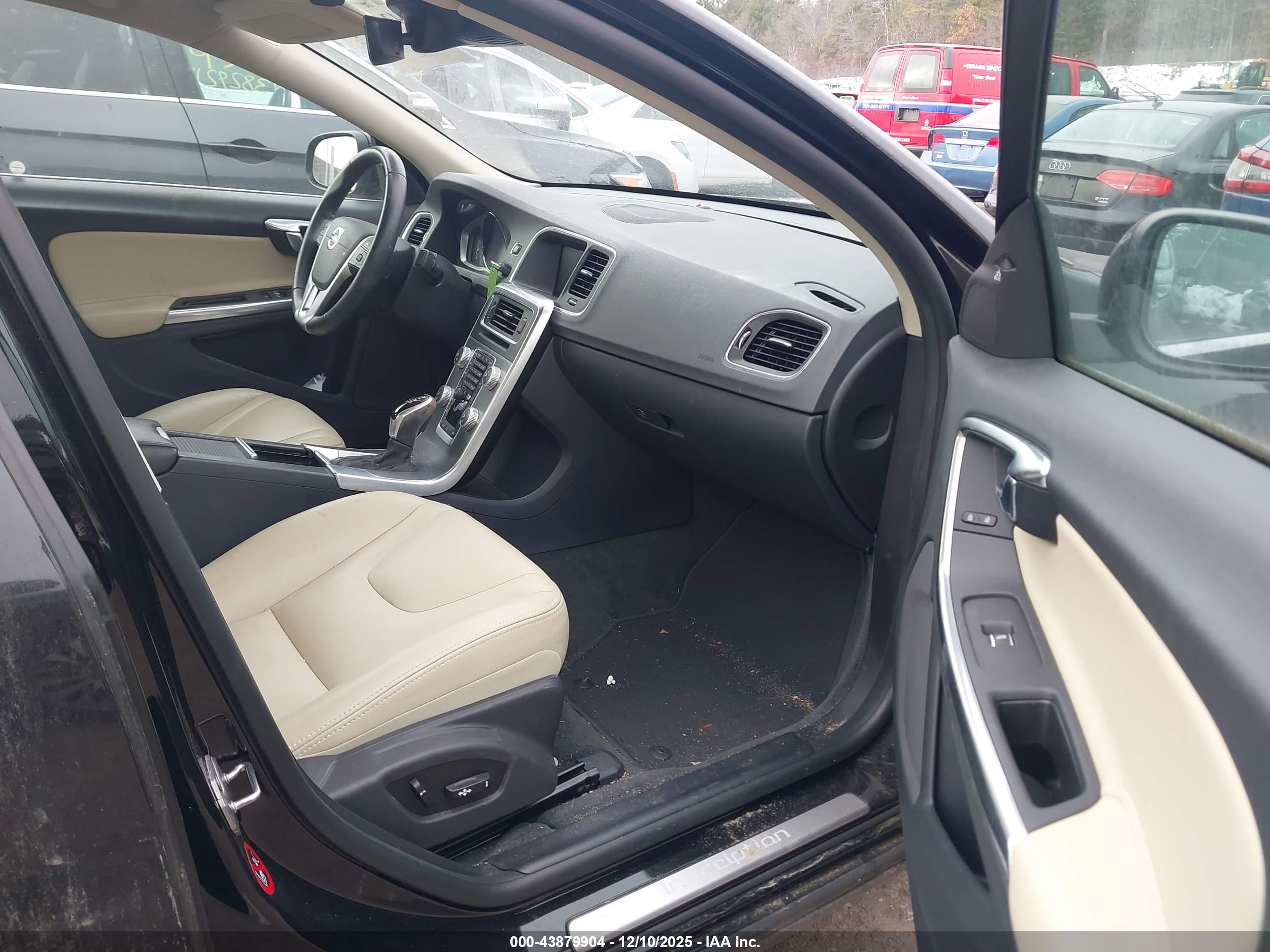 VOLVO S60 image 5