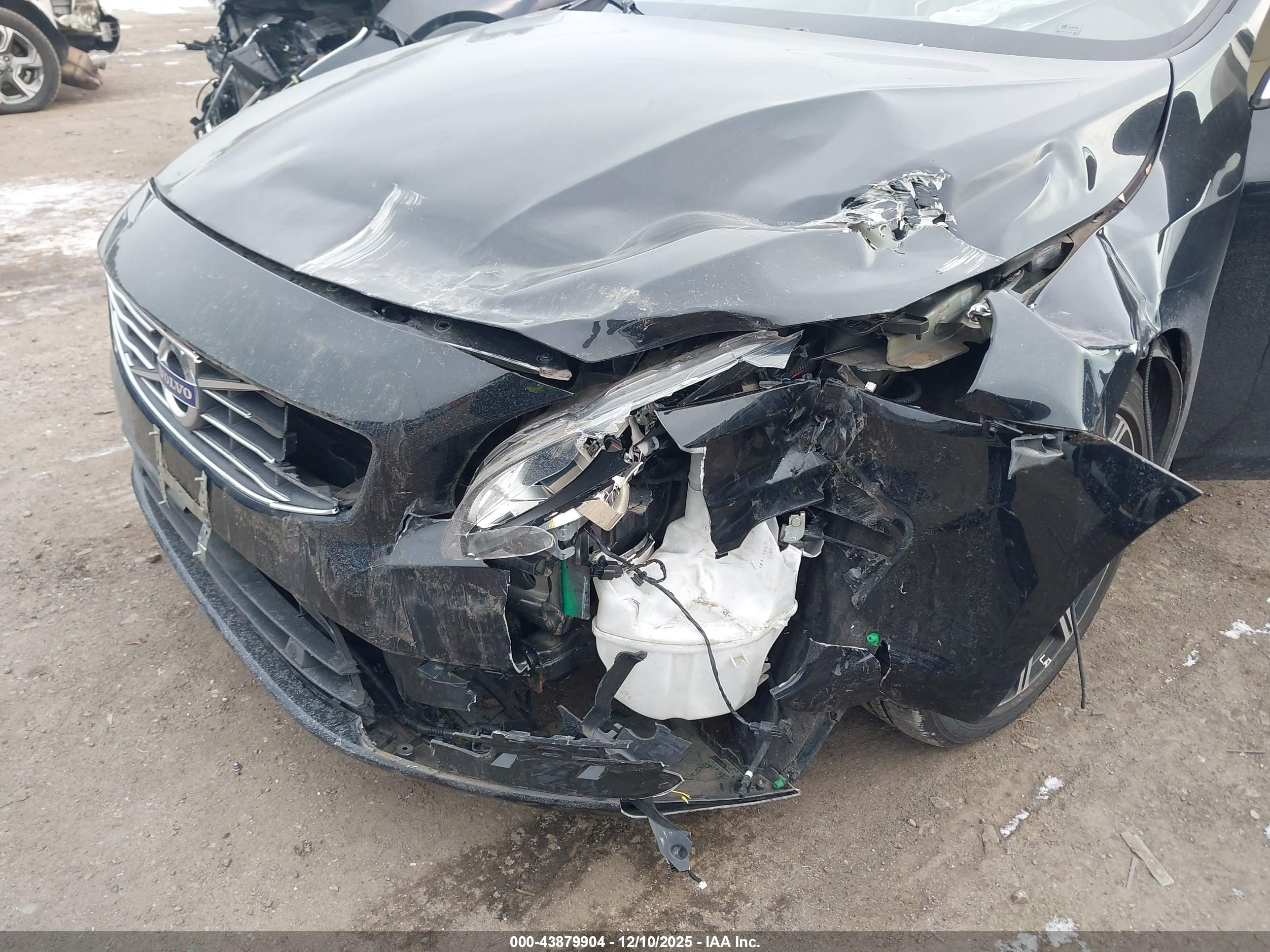 VOLVO S60 image 6