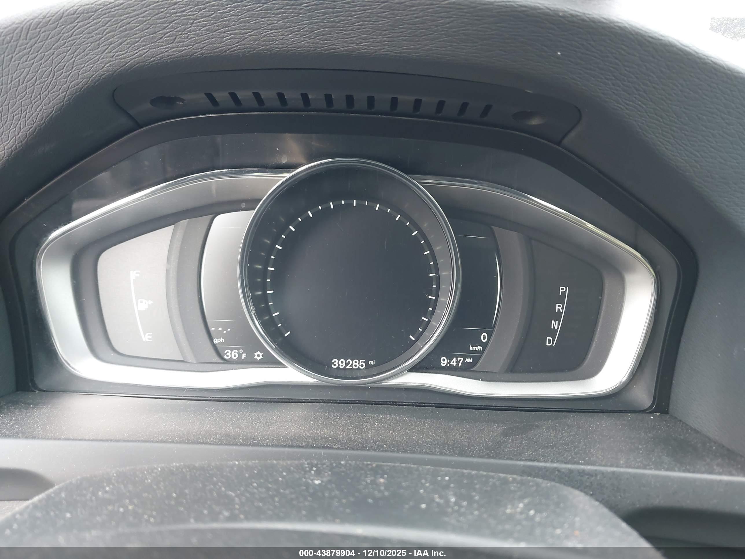 VOLVO S60 image 7