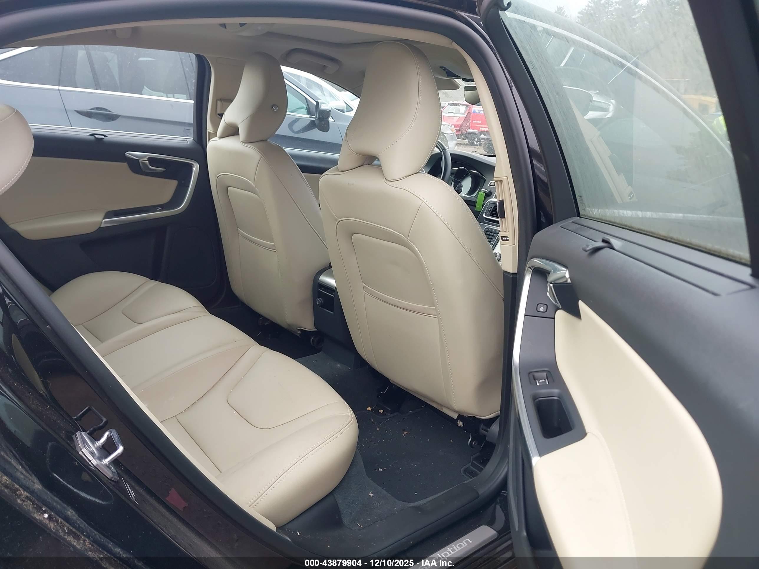 VOLVO S60 image 8