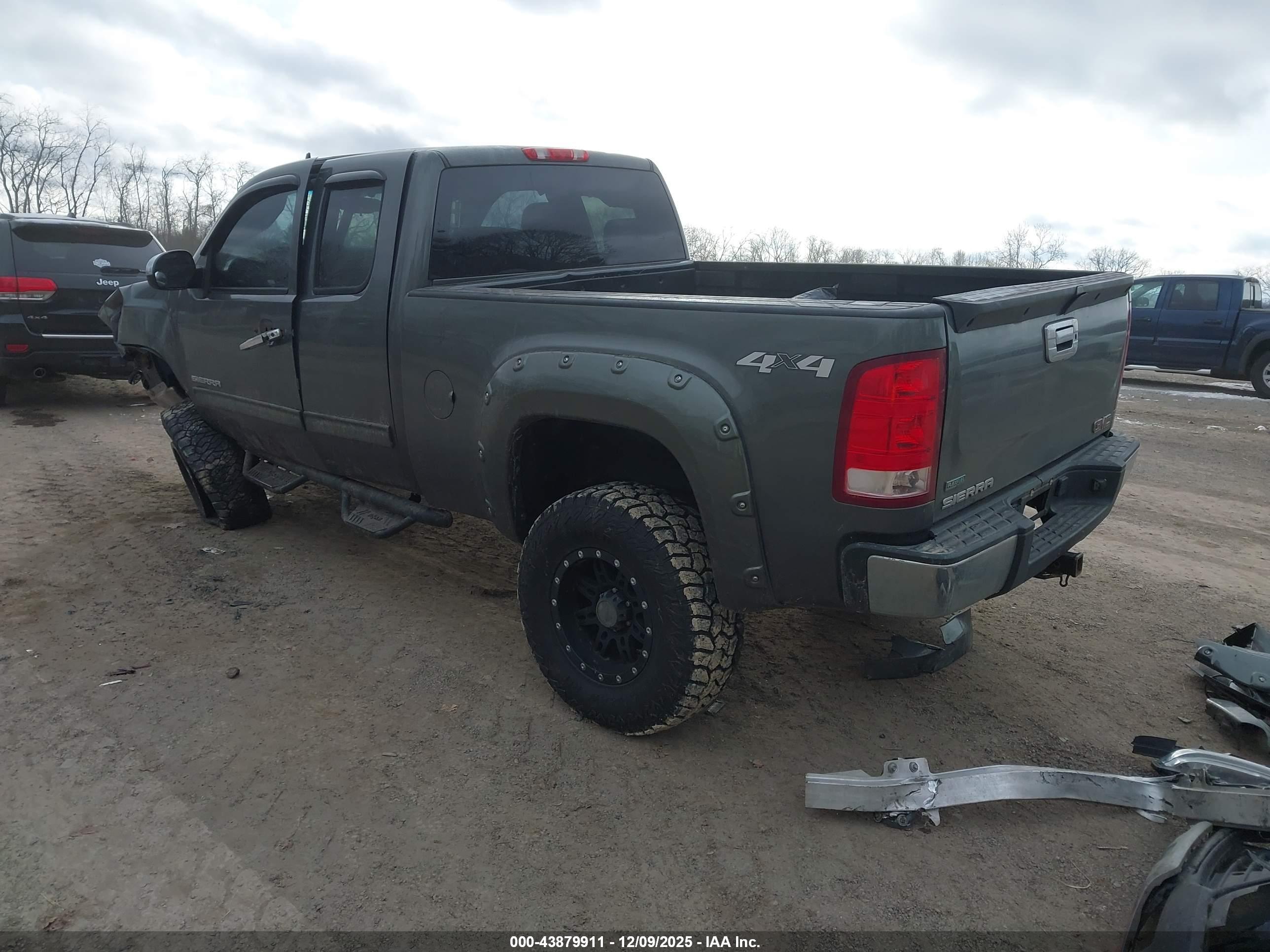GMC SIERRA image 3