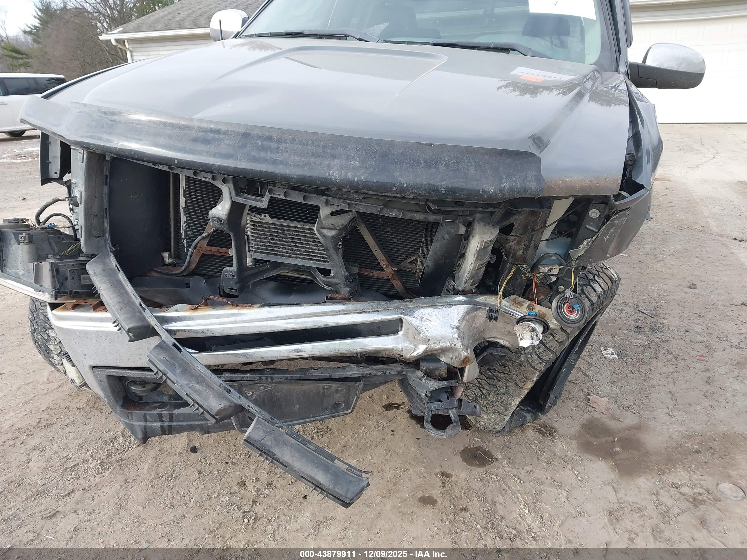 GMC SIERRA image 6