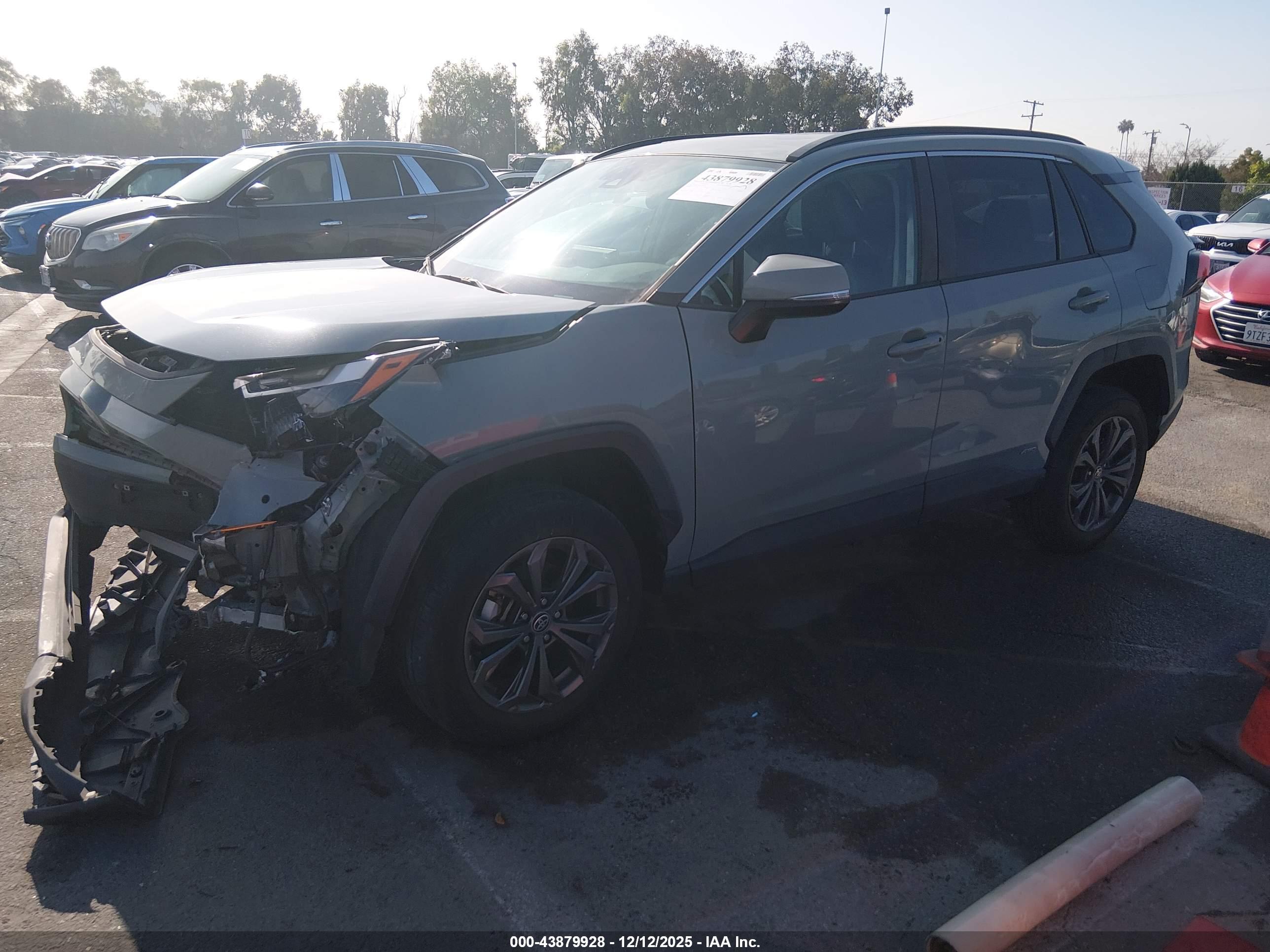 TOYOTA RAV4 image 2