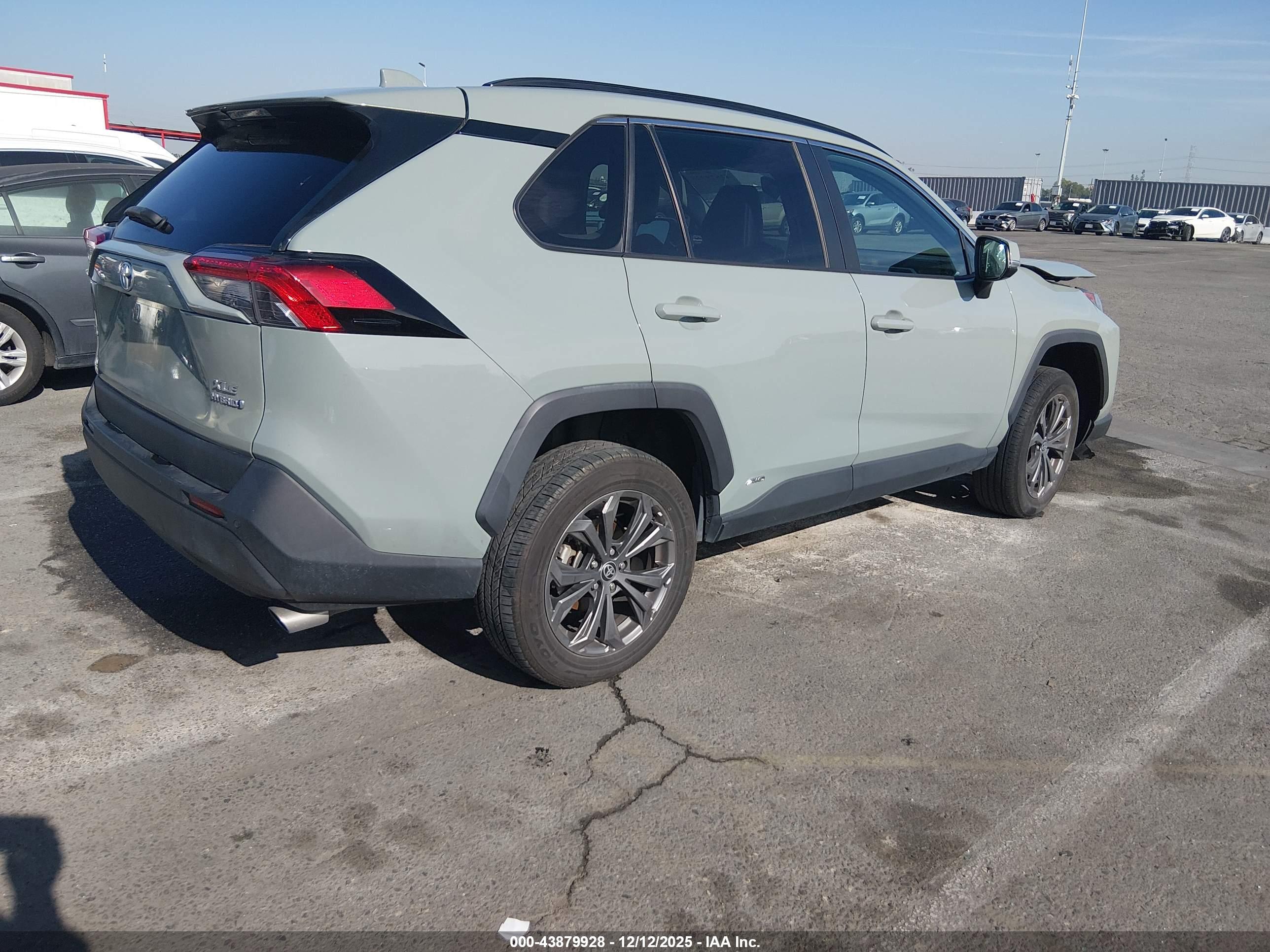 TOYOTA RAV4 image 4