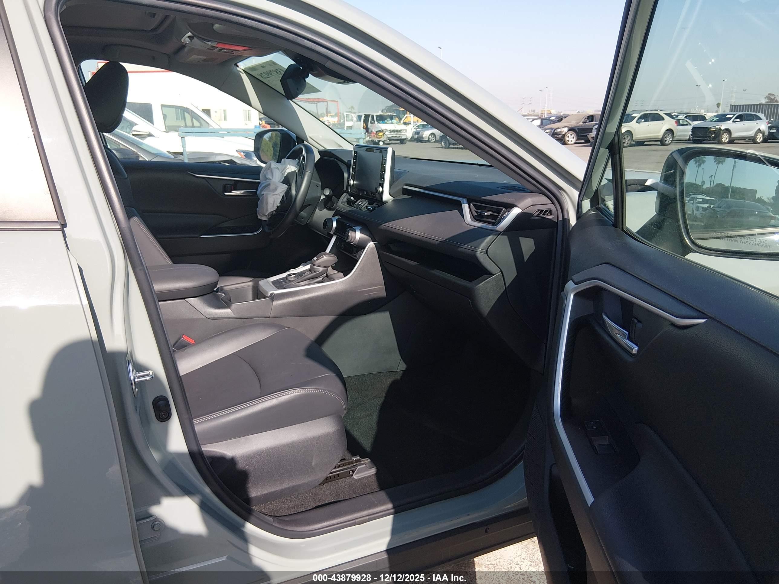 TOYOTA RAV4 image 5
