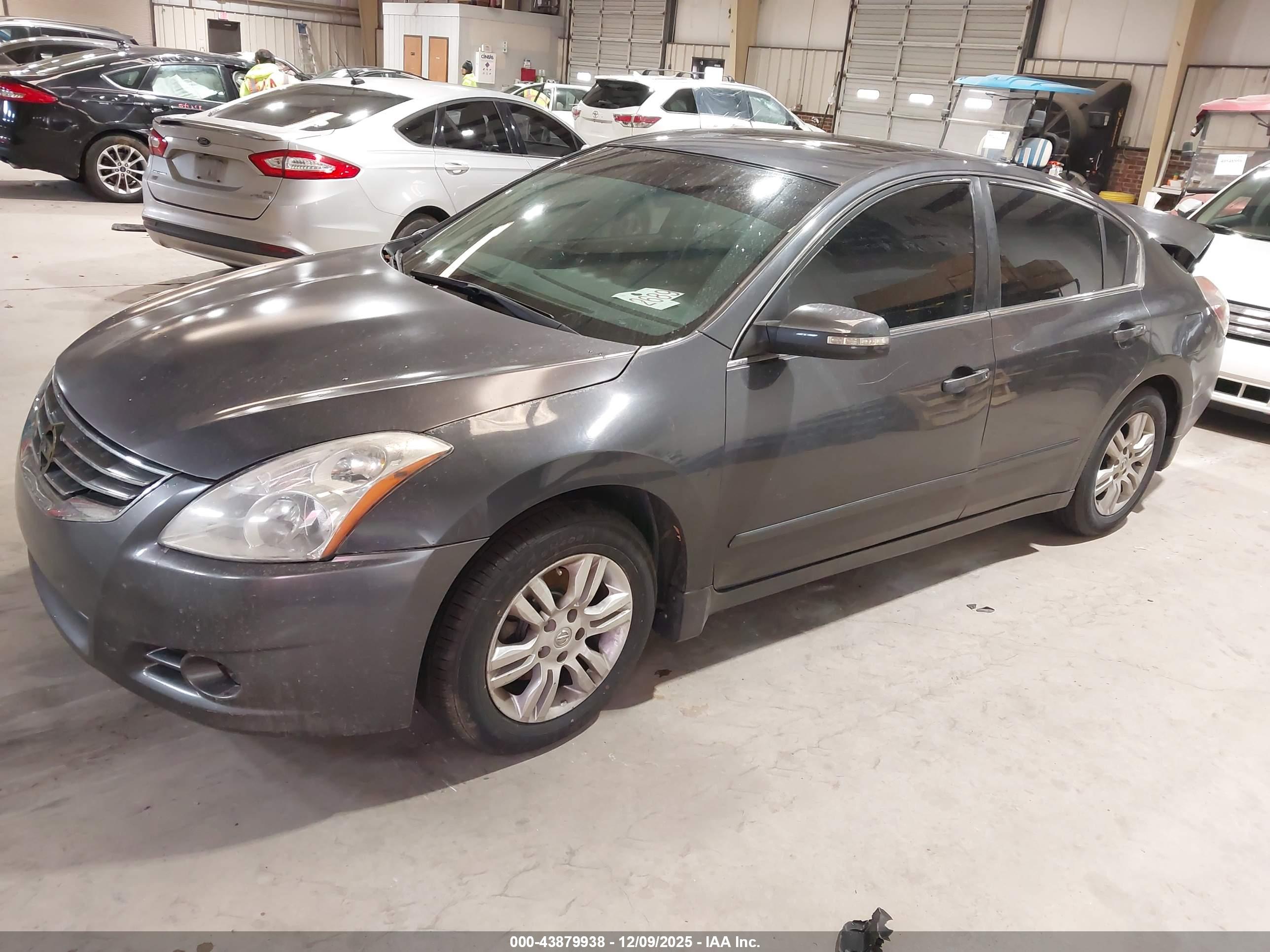 NISSAN ALTIMA image 2
