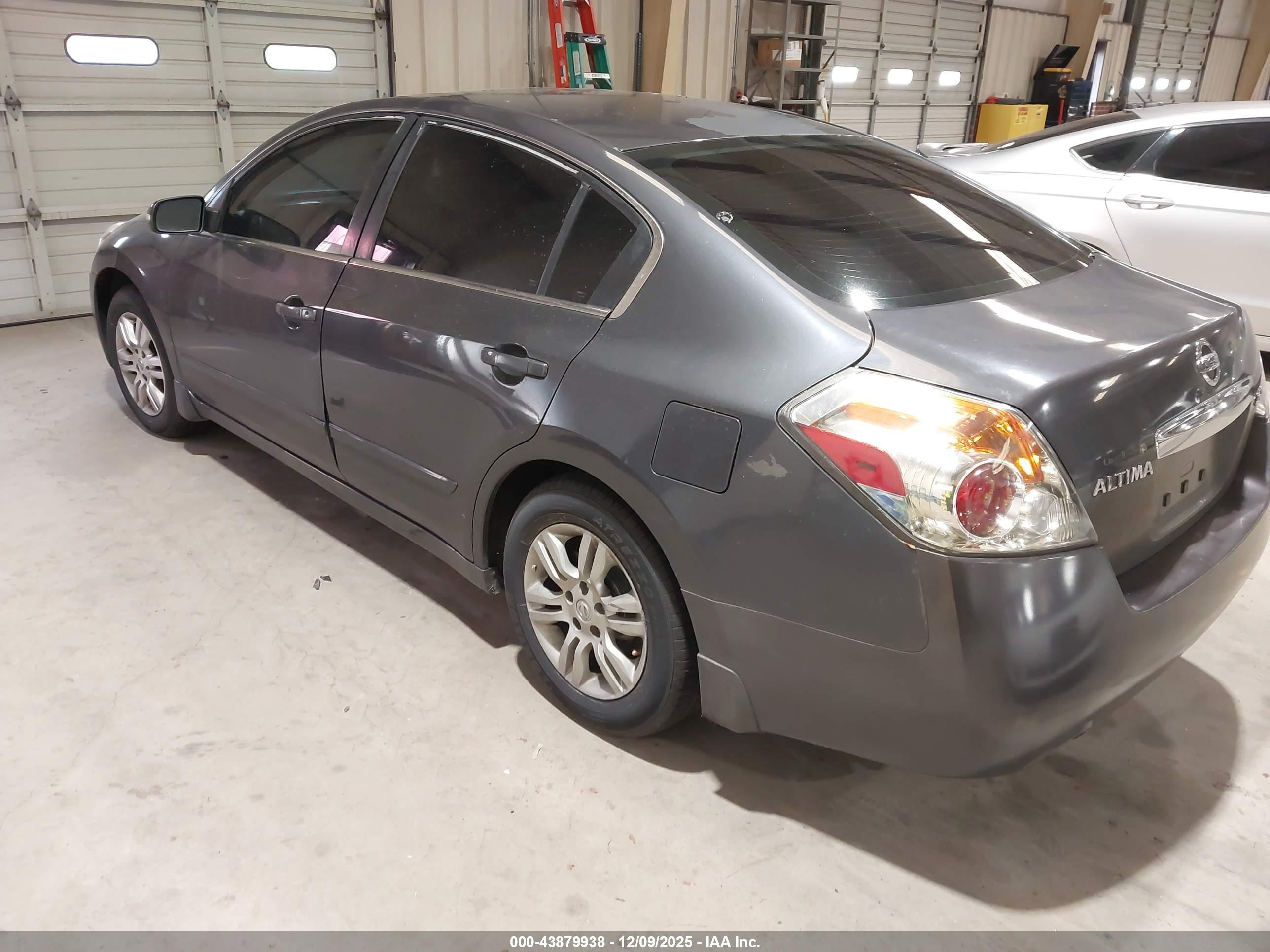 NISSAN ALTIMA image 3