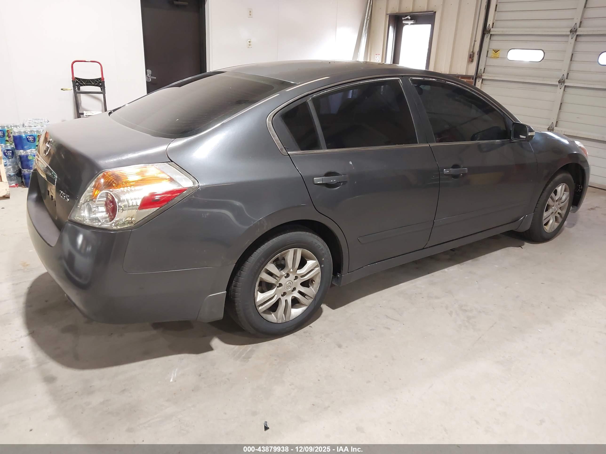 NISSAN ALTIMA image 4