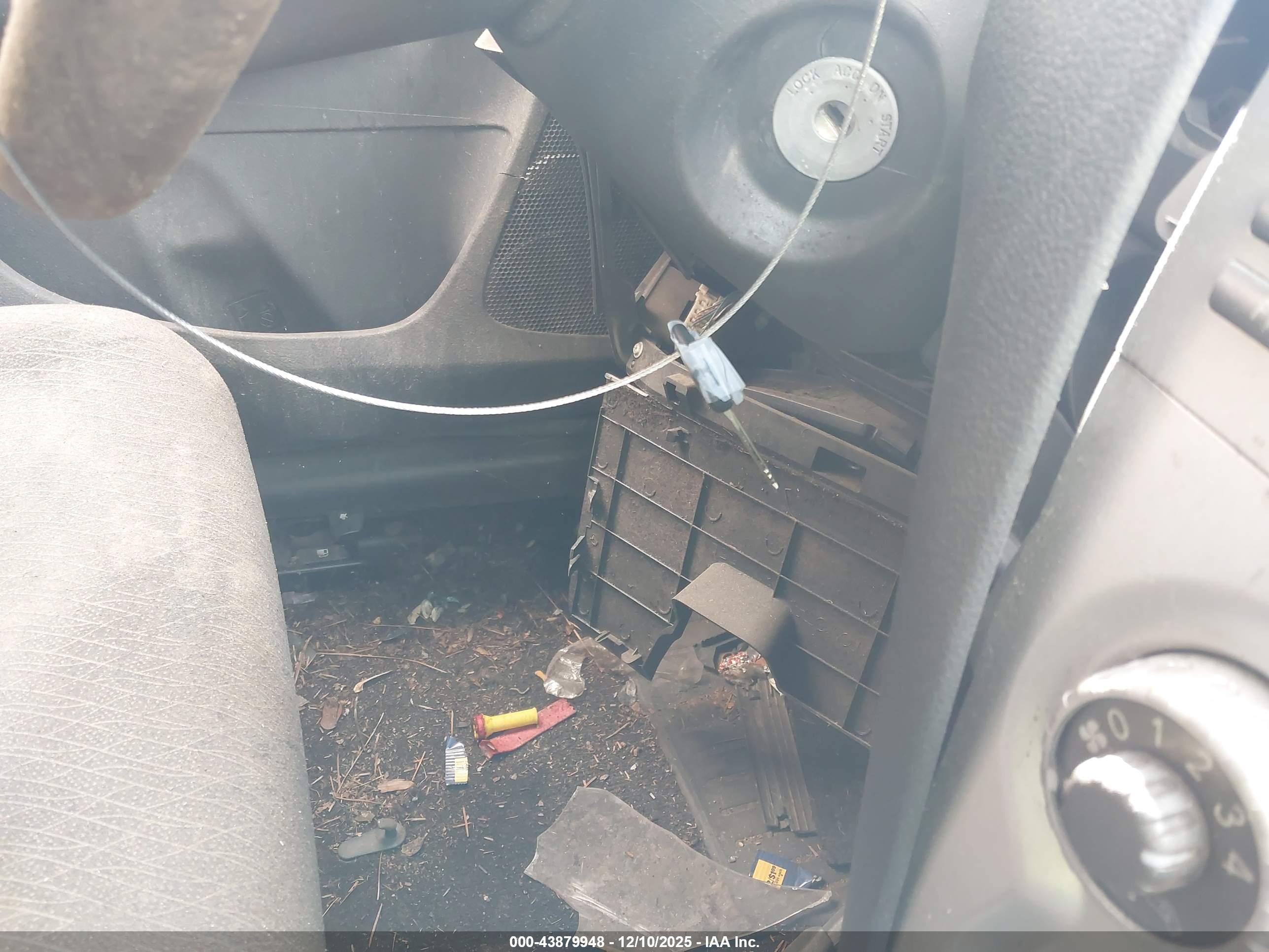 TOYOTA YARIS image 11