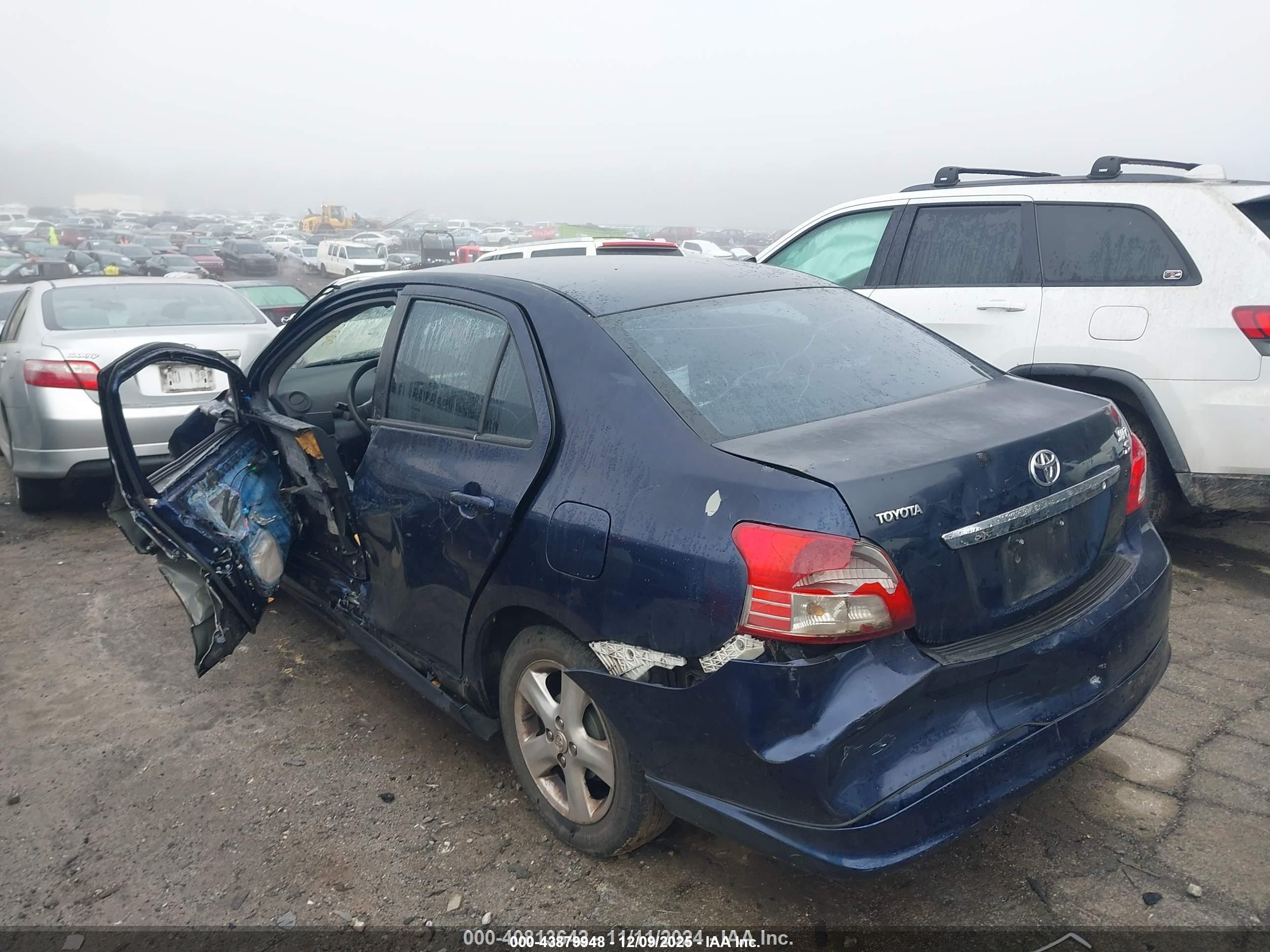 TOYOTA YARIS image 3