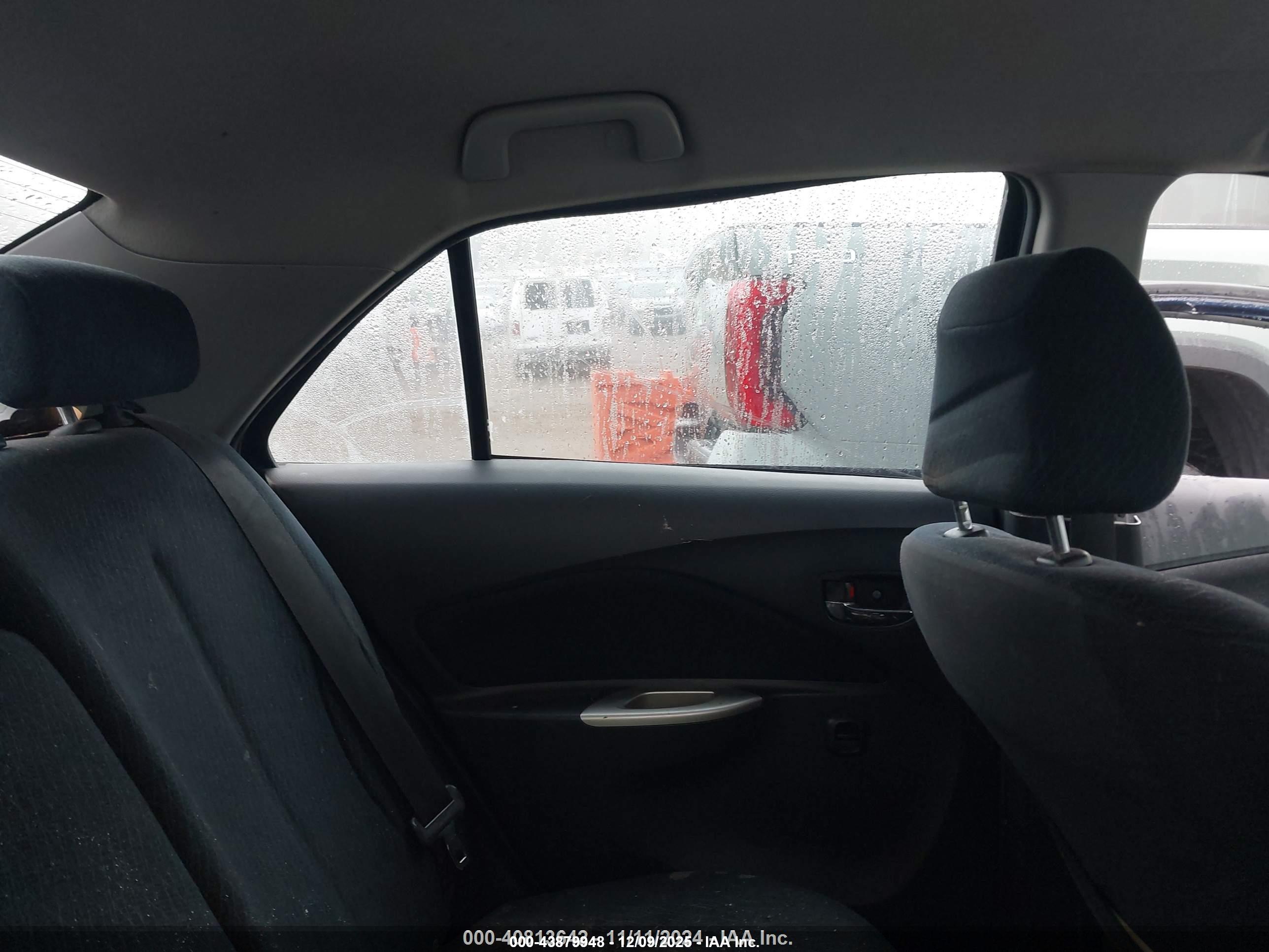 TOYOTA YARIS image 8
