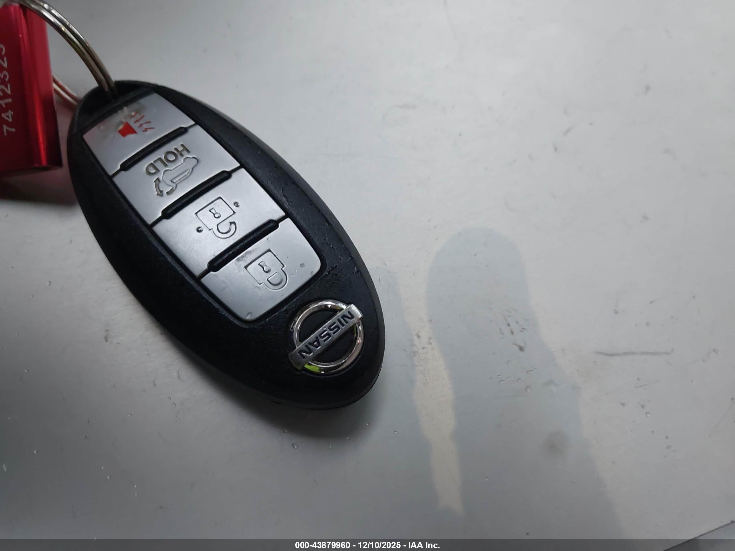 NISSAN ROGUE image 11