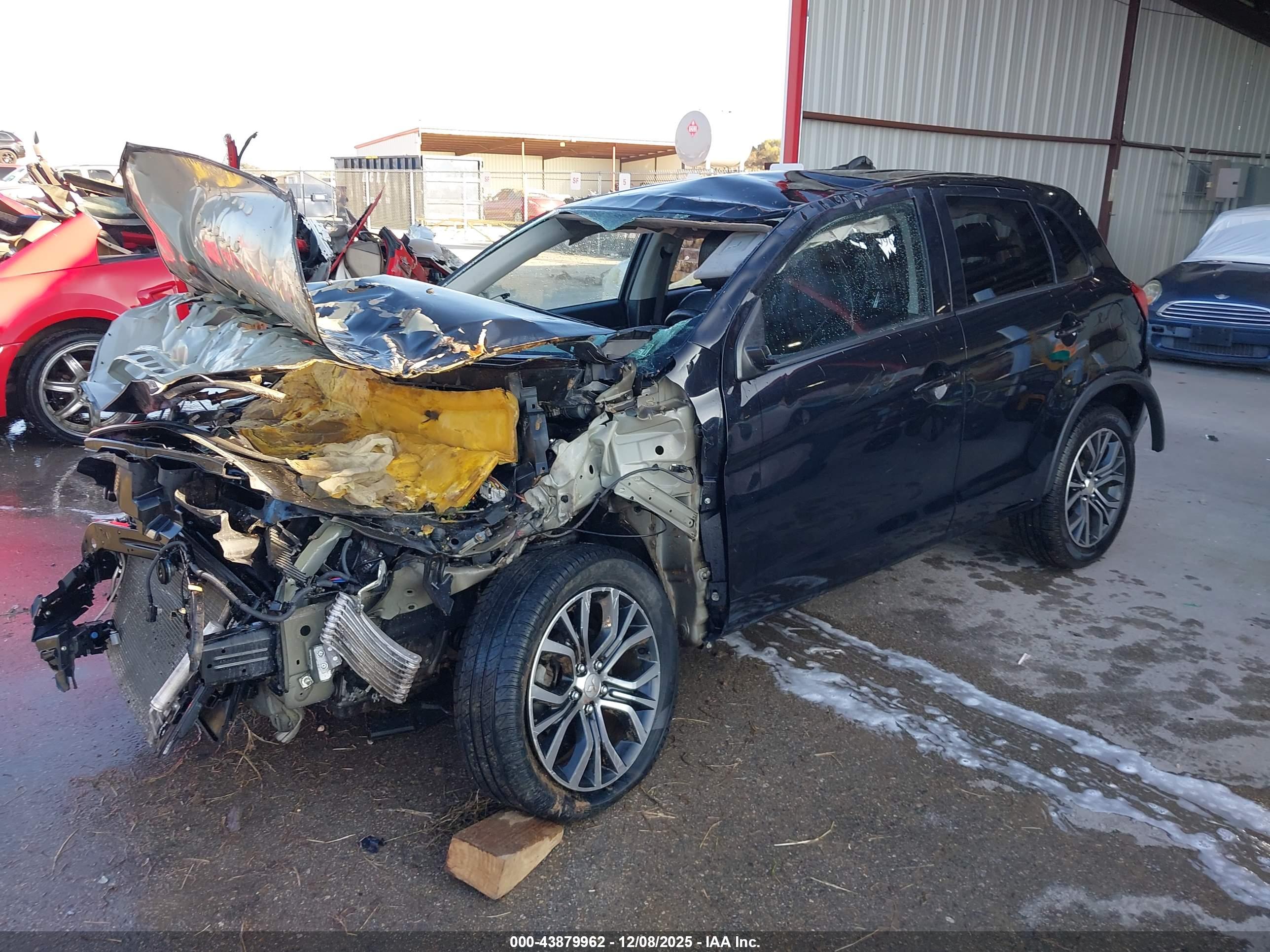MITSUBISHI OUTLANDER image 2