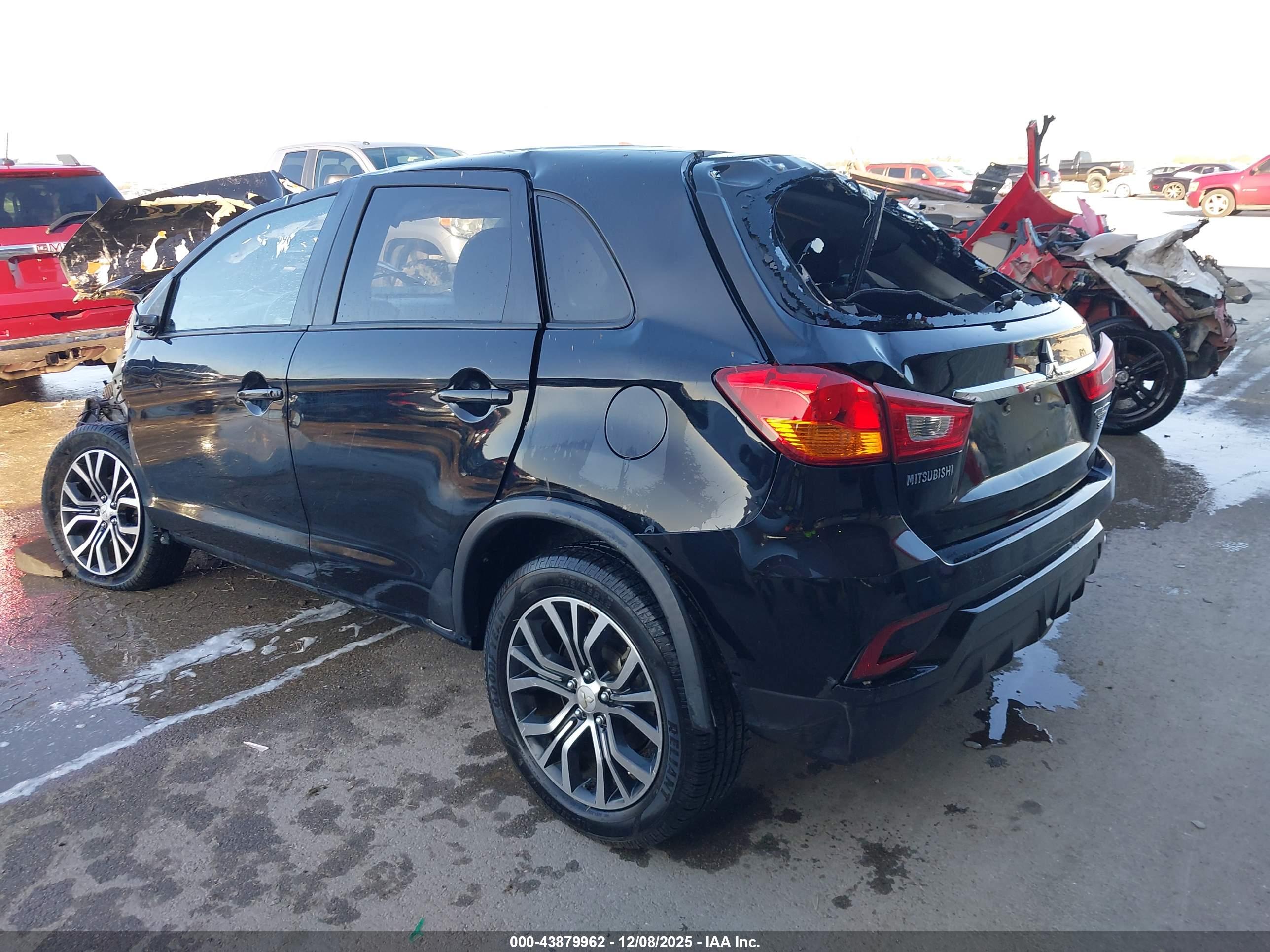 MITSUBISHI OUTLANDER image 3